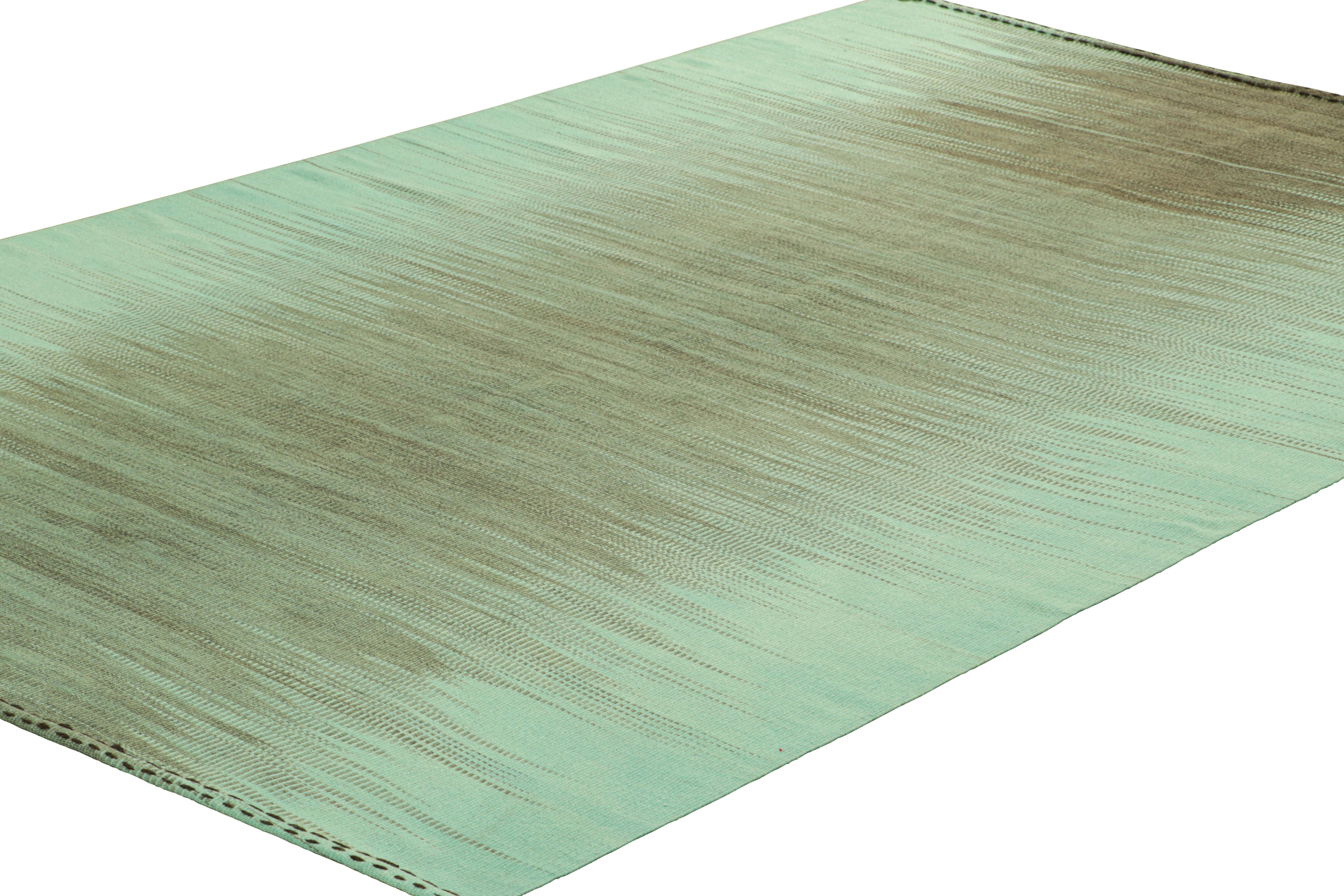 Turc Rug & Kilim's Contemporary Kilim in Green and Blue Stripes and Geometric Pattern (Kilim contemporain à rayures vertes et bleues et à motifs géométriques) en vente