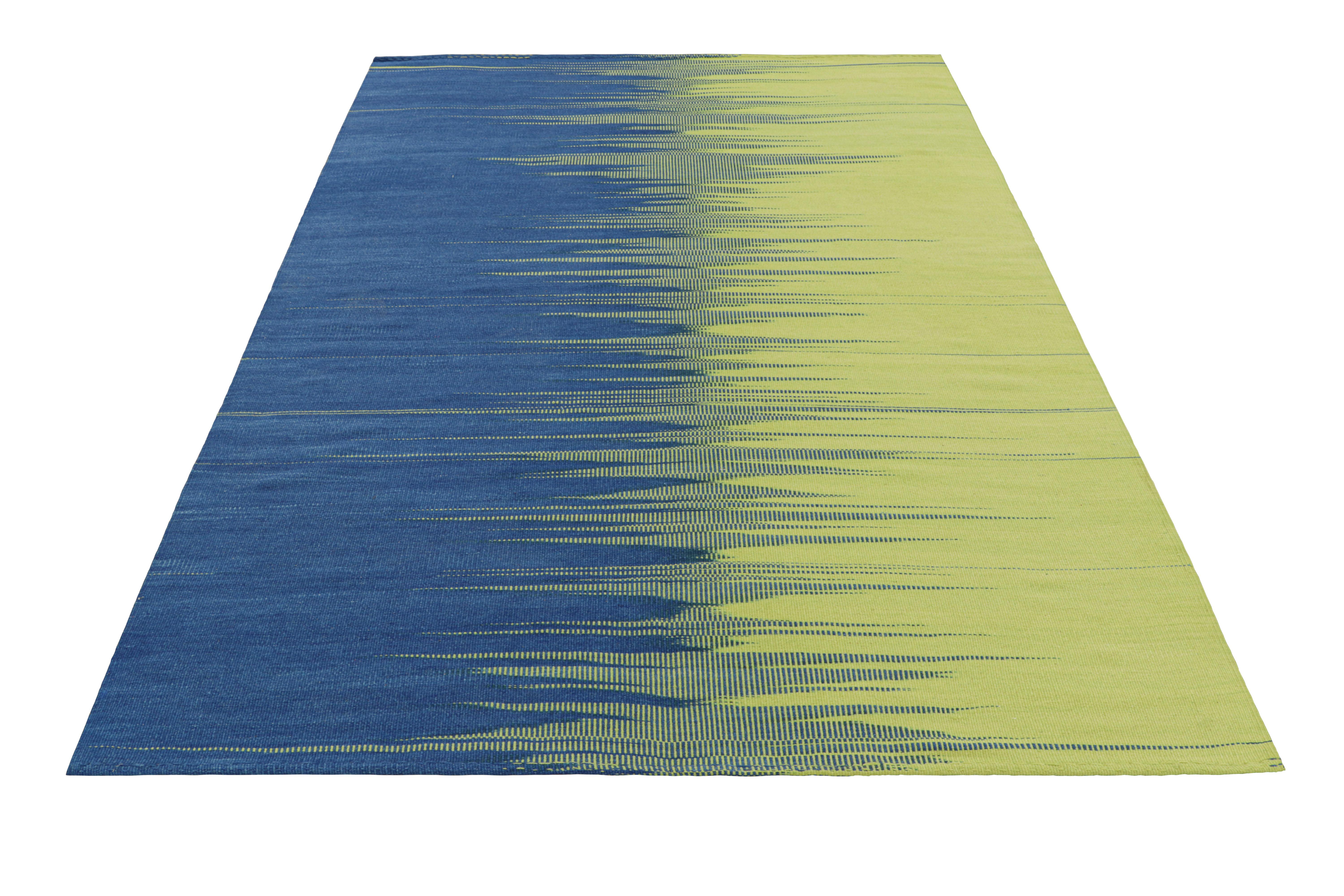 Kilim contemporáneo de Rug & Kilim en rayas verdes y azules y dibujo geométrico Tejido a mano en venta