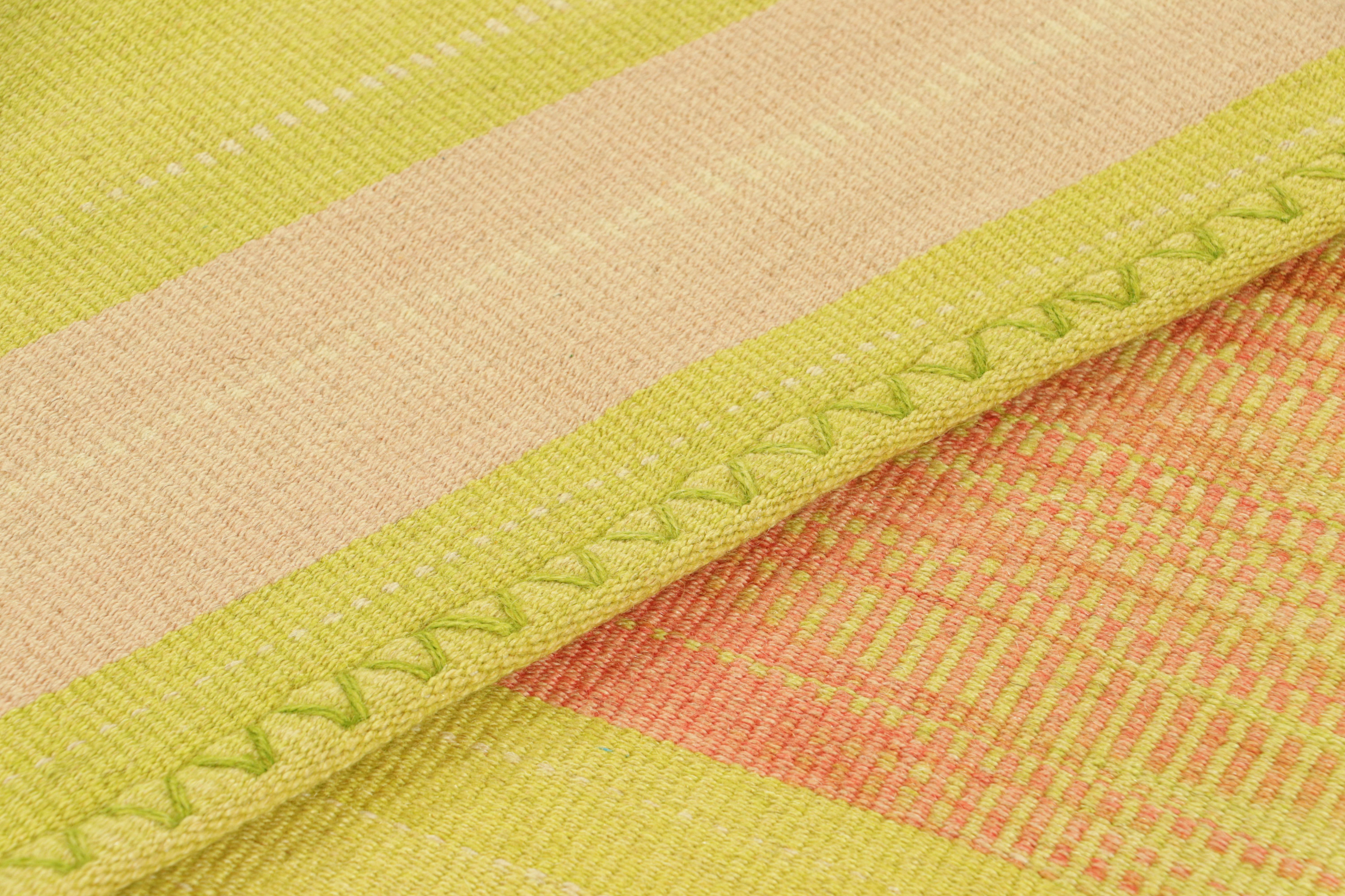 Rug & Kilim's Contemporary Kilim in Grün und Rosa Streifen und Geometrischem Muster (Wolle) im Angebot