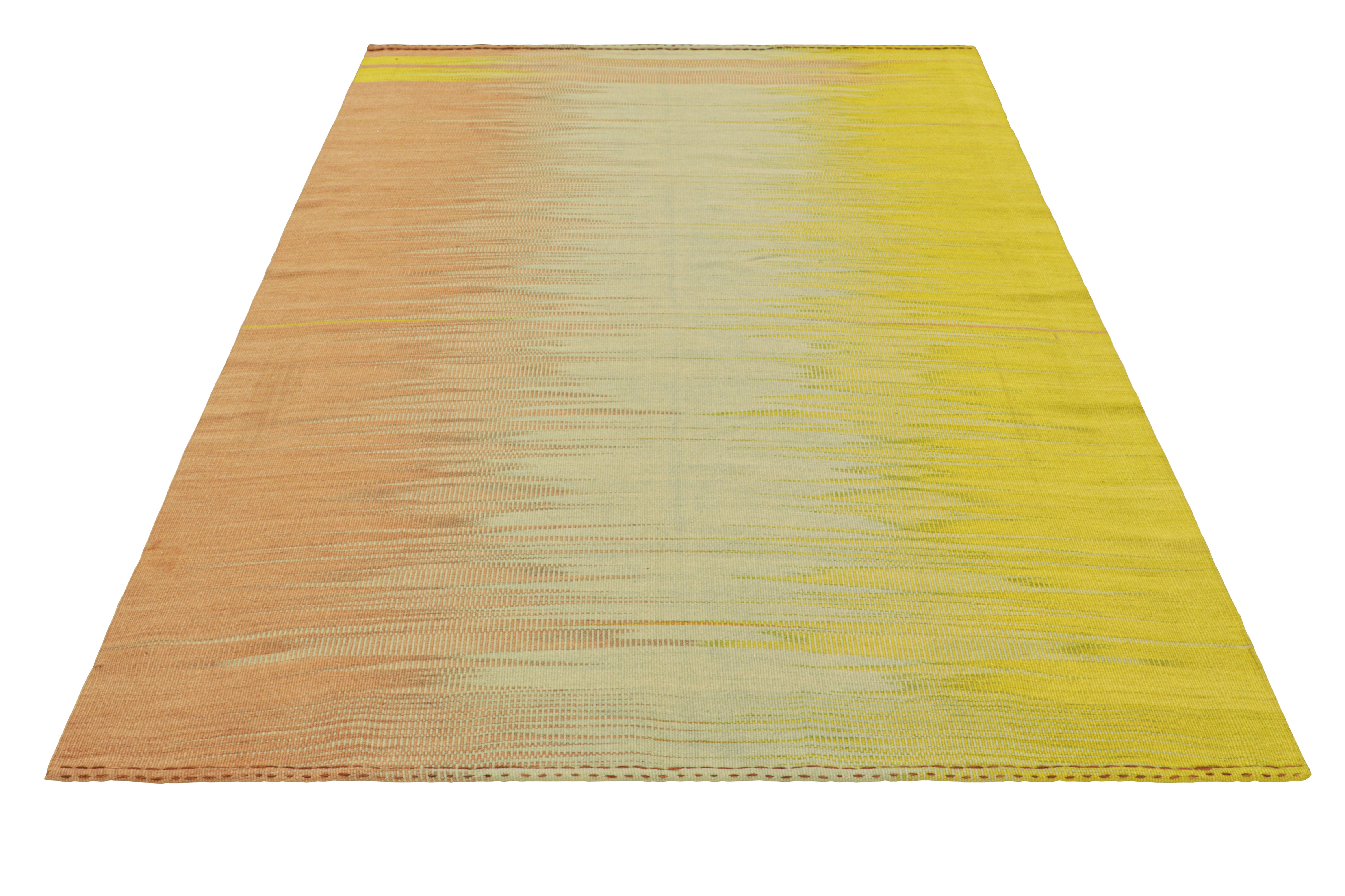 Rug & Kilim's Contemporary Kilim in Grün, Pfirsich und blauen Streifen und Mustern (Handgewebt) im Angebot