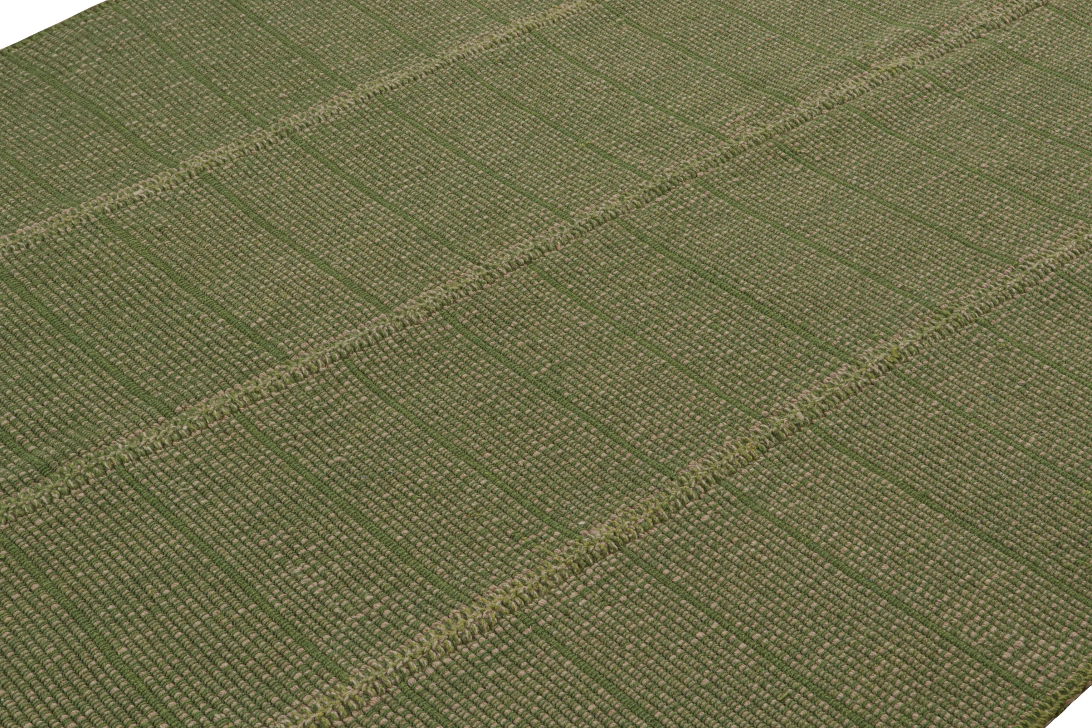 Rug & Kilim's Contemporary Kilim in Grün mit beigefarbenen Akzenten (Afghanisch) im Angebot