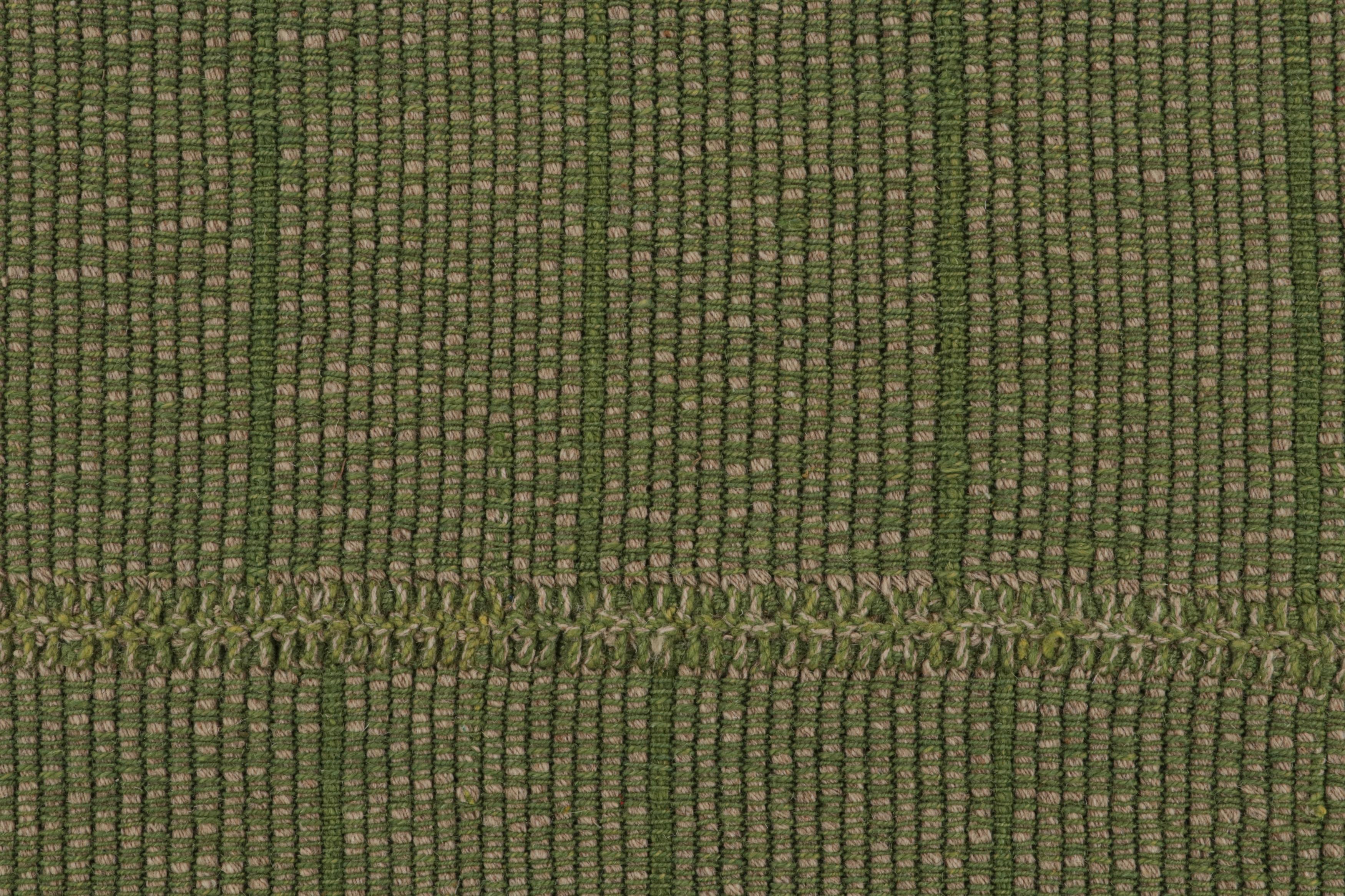 Rug & Kilim's Contemporary Kilim in Grün mit beigefarbenen Akzenten im Zustand „Neu“ im Angebot in Long Island City, NY