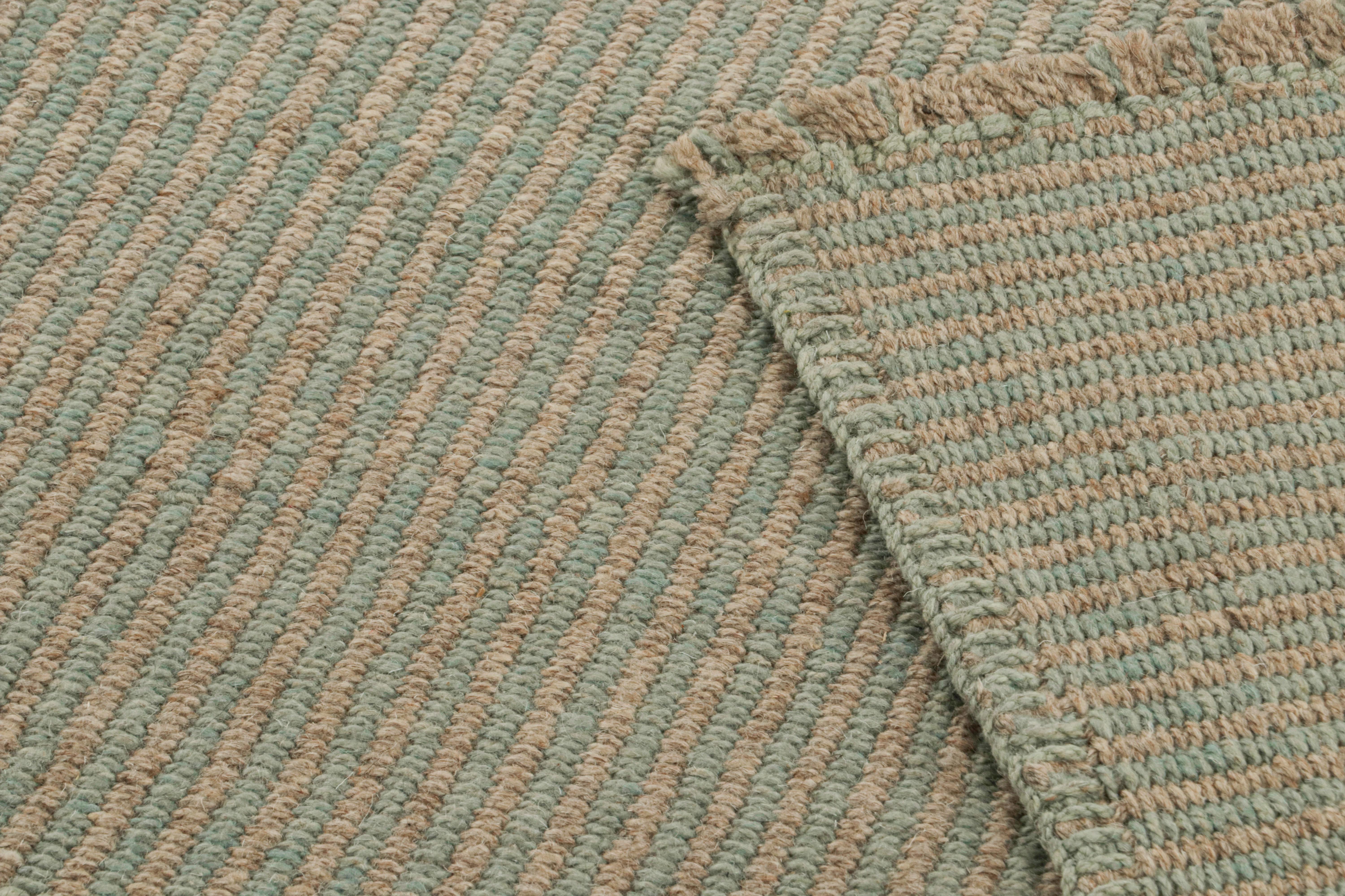 Rug & Kilim's Contemporary Kilim in Grün, mit beigefarbenen Akzenten (21. Jahrhundert und zeitgenössisch) im Angebot