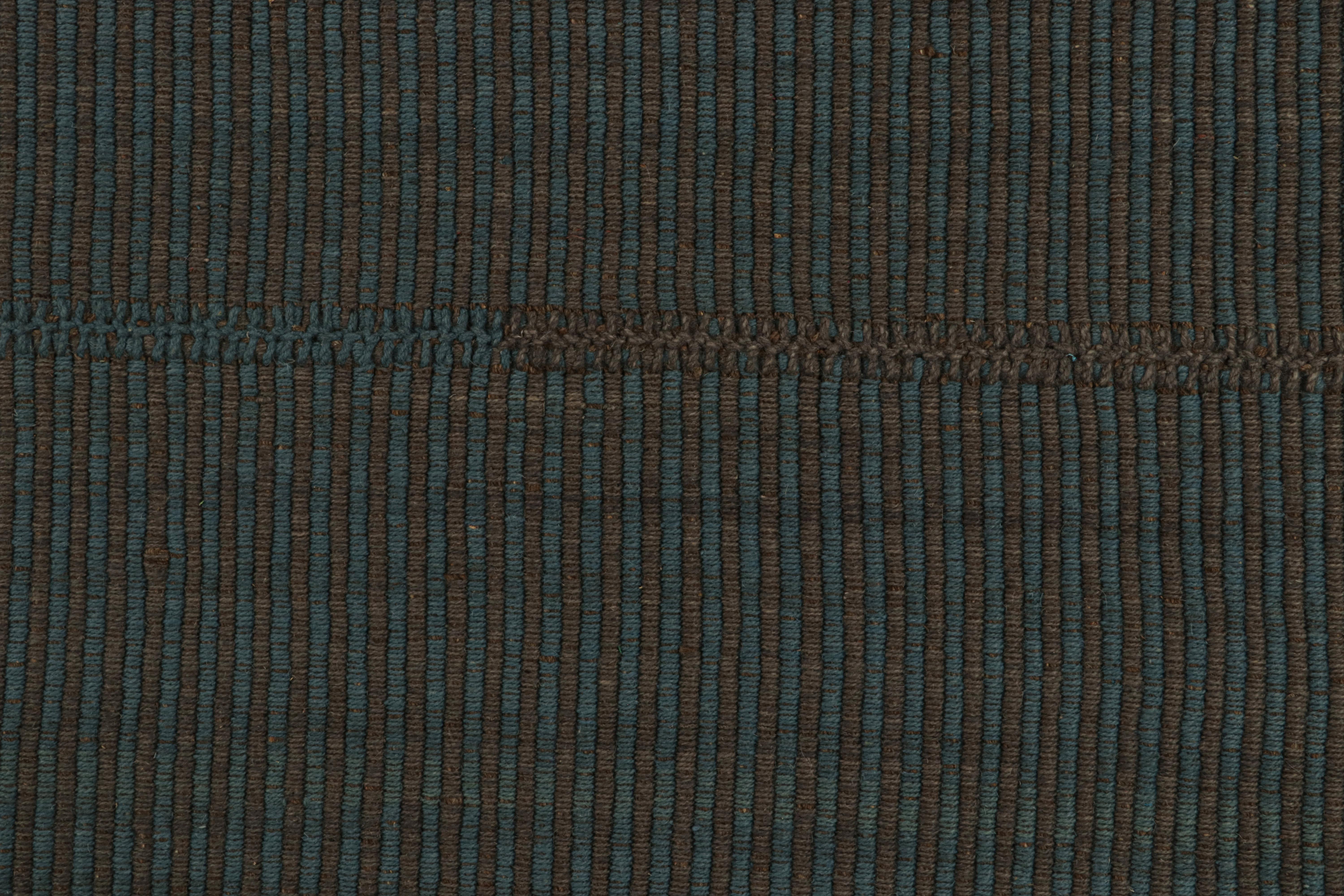 Rug & Kilim's Contemporary Kilim in Grün, mit braunen und blauen Akzenten im Zustand „Neu“ im Angebot in Long Island City, NY