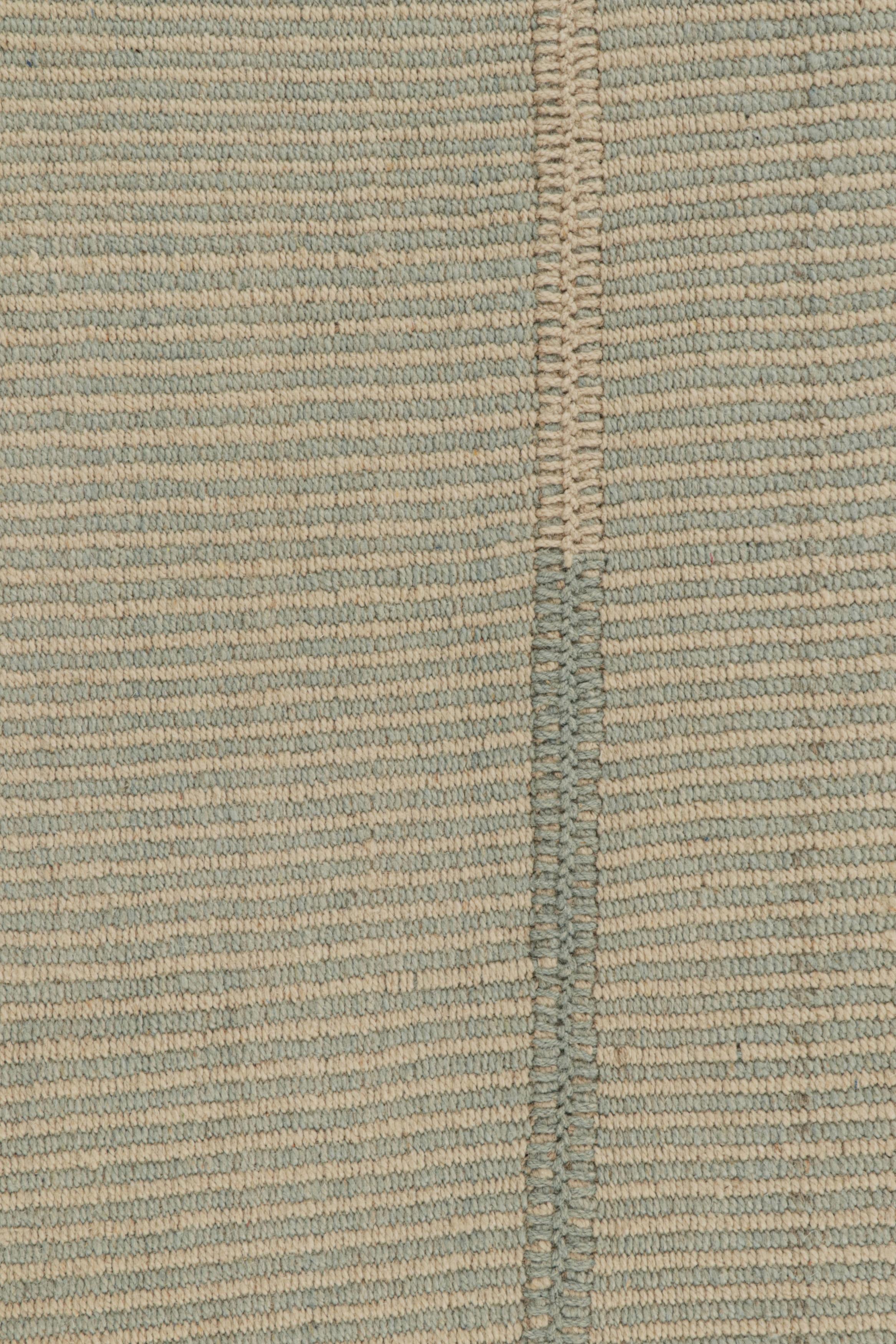 Kilim contemporáneo de Rug & Kilim en  en Beige y Acentos Azules en Nuevo estado para la venta en Long Island City, NY