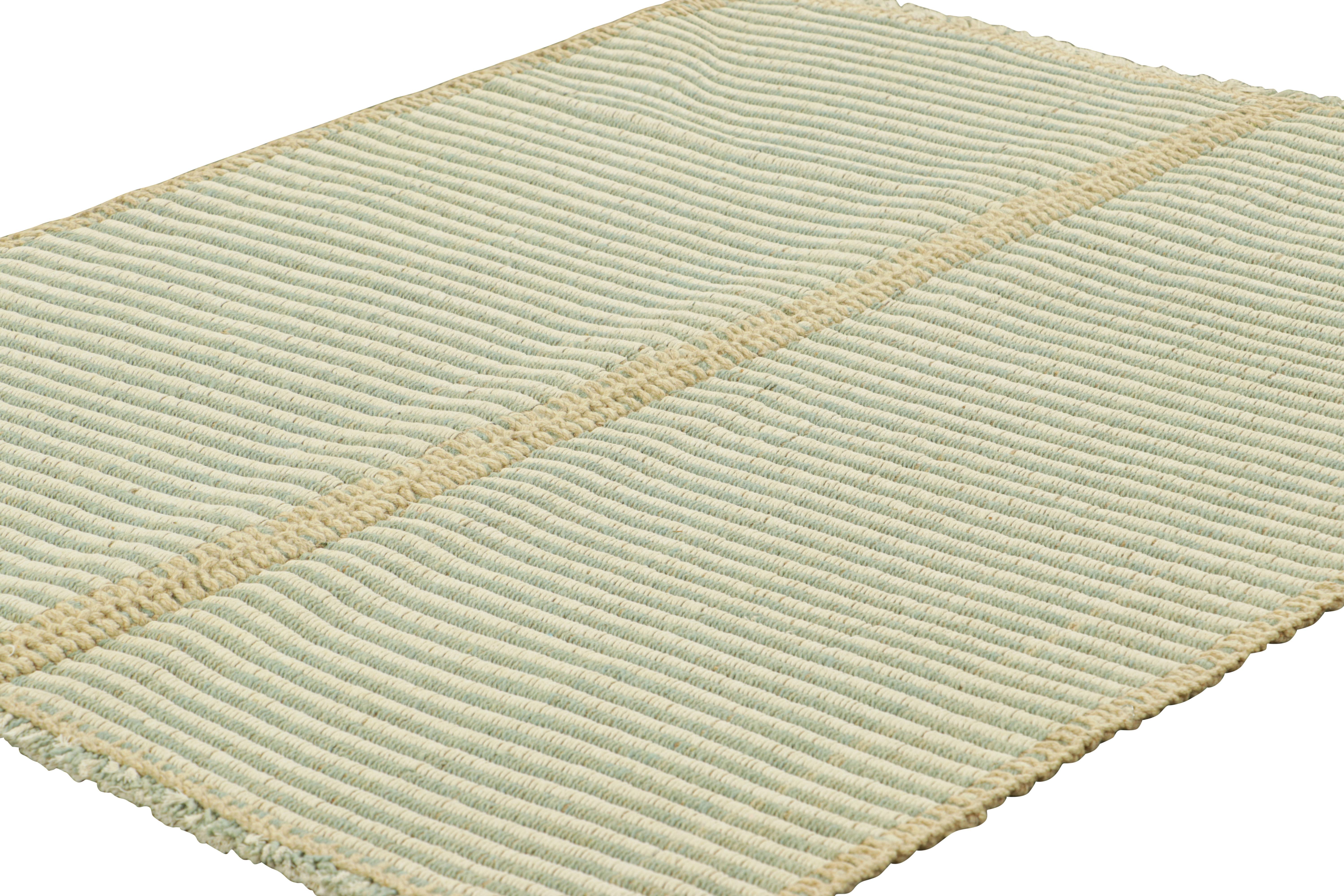 Afghano Rug & Kilim è un kilim contemporaneo a strisce testuali bianche, avorio e blu. in vendita