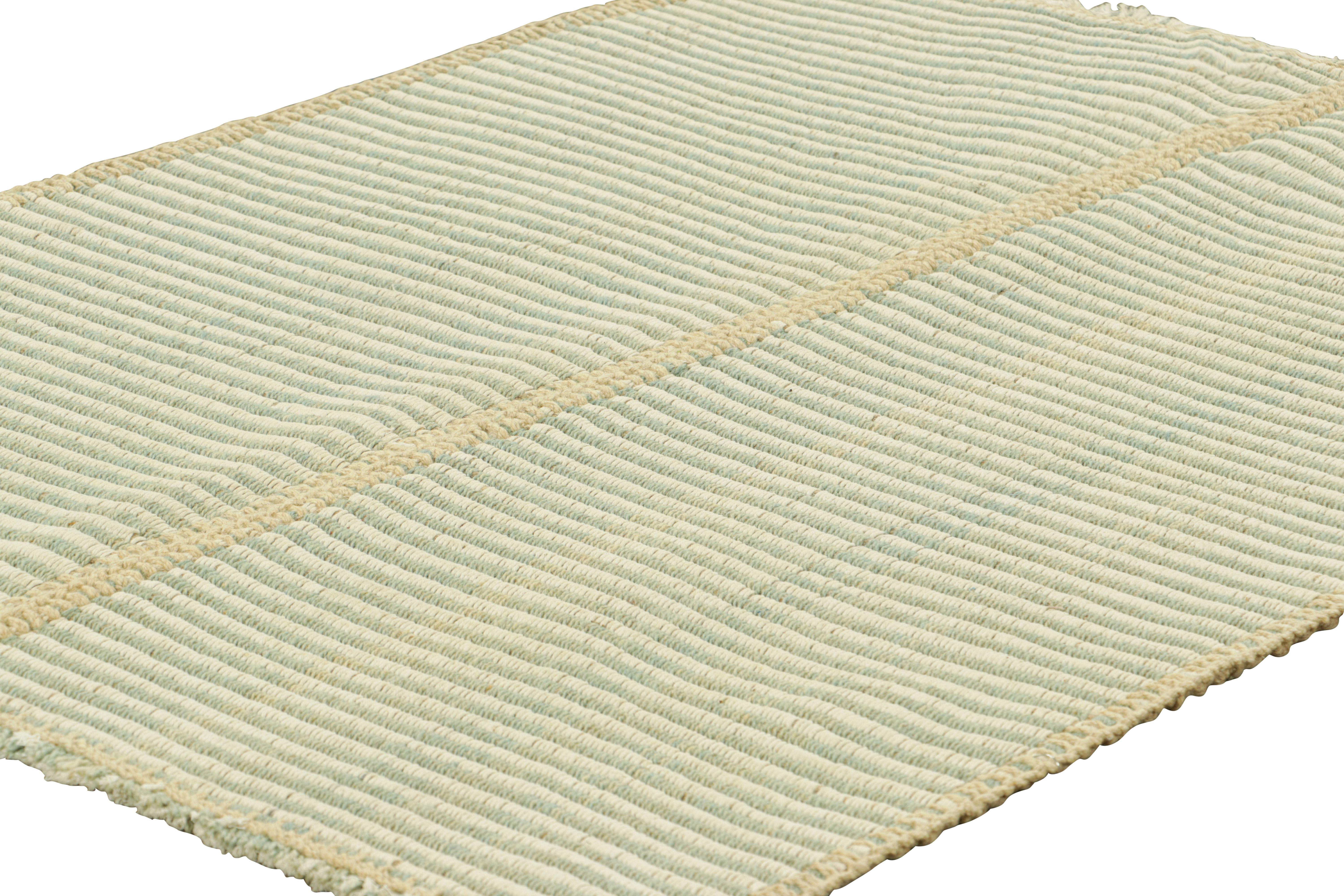 Afghano Rug & Kilim è un kilim contemporaneo a strisce testuali bianche, avorio e blu. in vendita