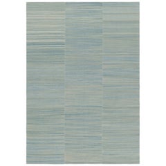 Rug & Kilim - Kilim contemporaneo in azzurro con righe e striature testuali