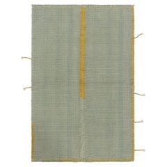 Rug & Kilim's Contemporary Kilim in Hellblau mit Ocker-Akzenten
