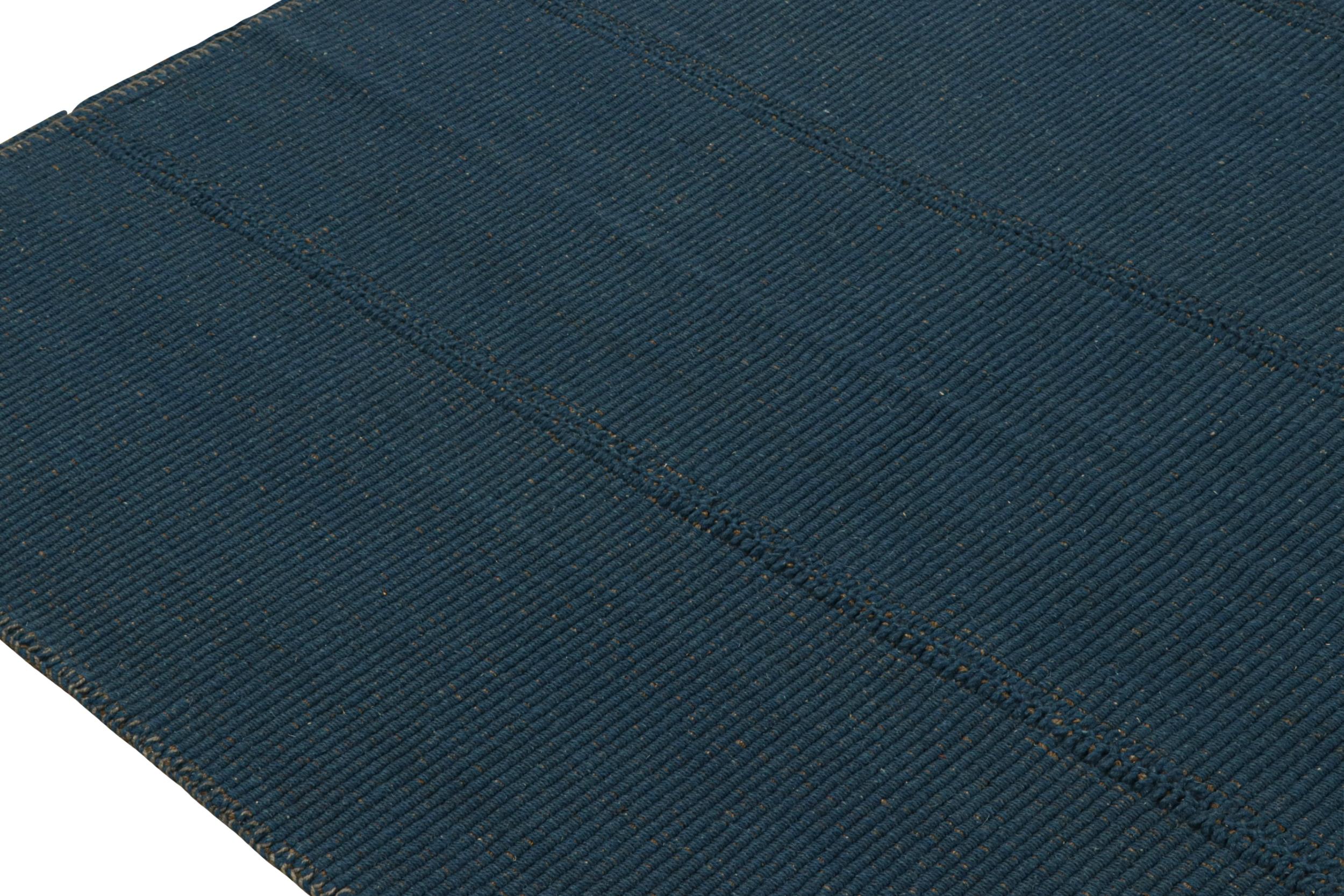 Rug & Kilim's Contemporary Kilim in Navy Blue with Beige-Brown Accents (Kilim contemporain en bleu marine avec des accents beiges et bruns) Neuf - En vente à Long Island City, NY