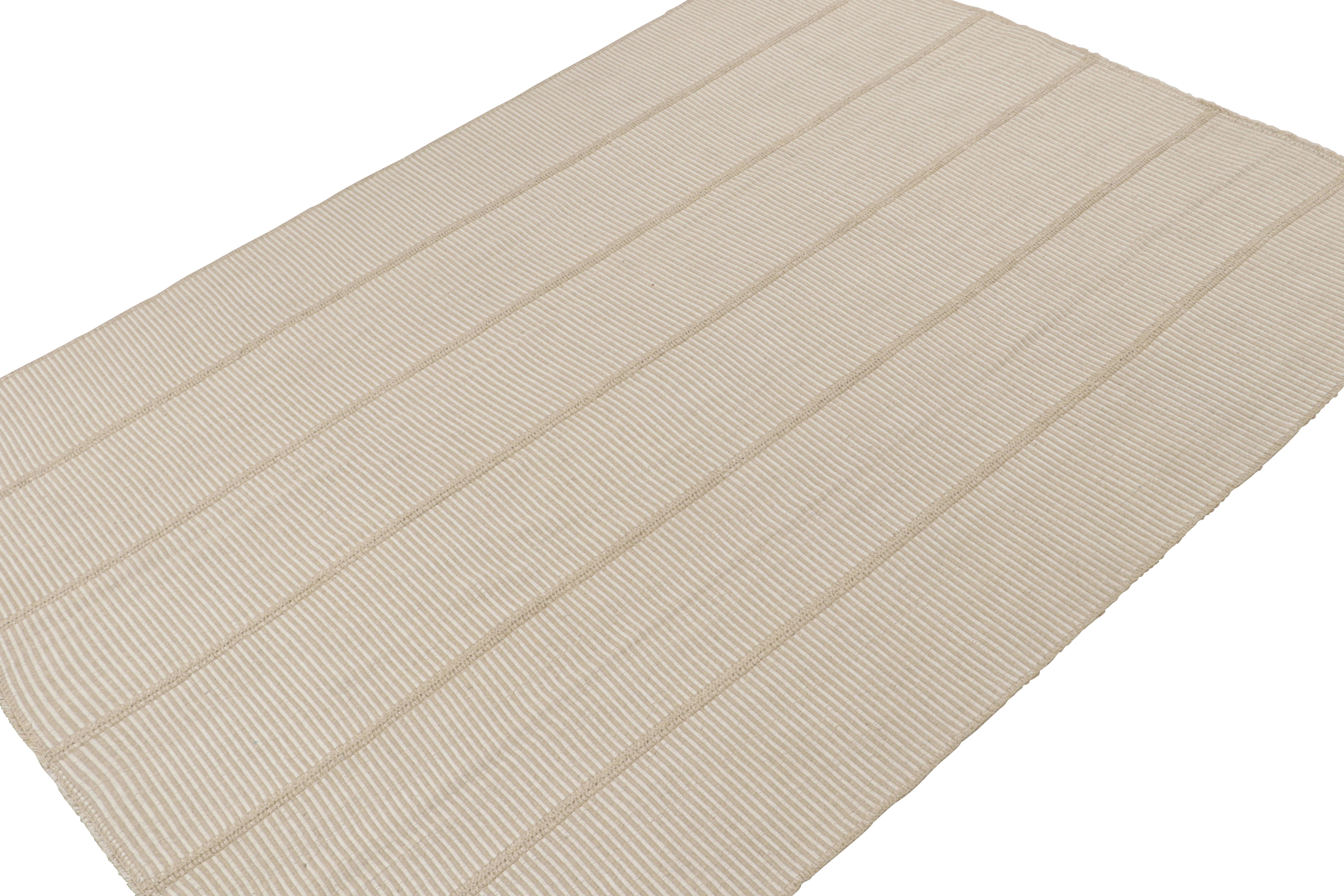 Kilim contemporáneo de Rug & Kilim en blanco roto y rayas beige Persa en venta