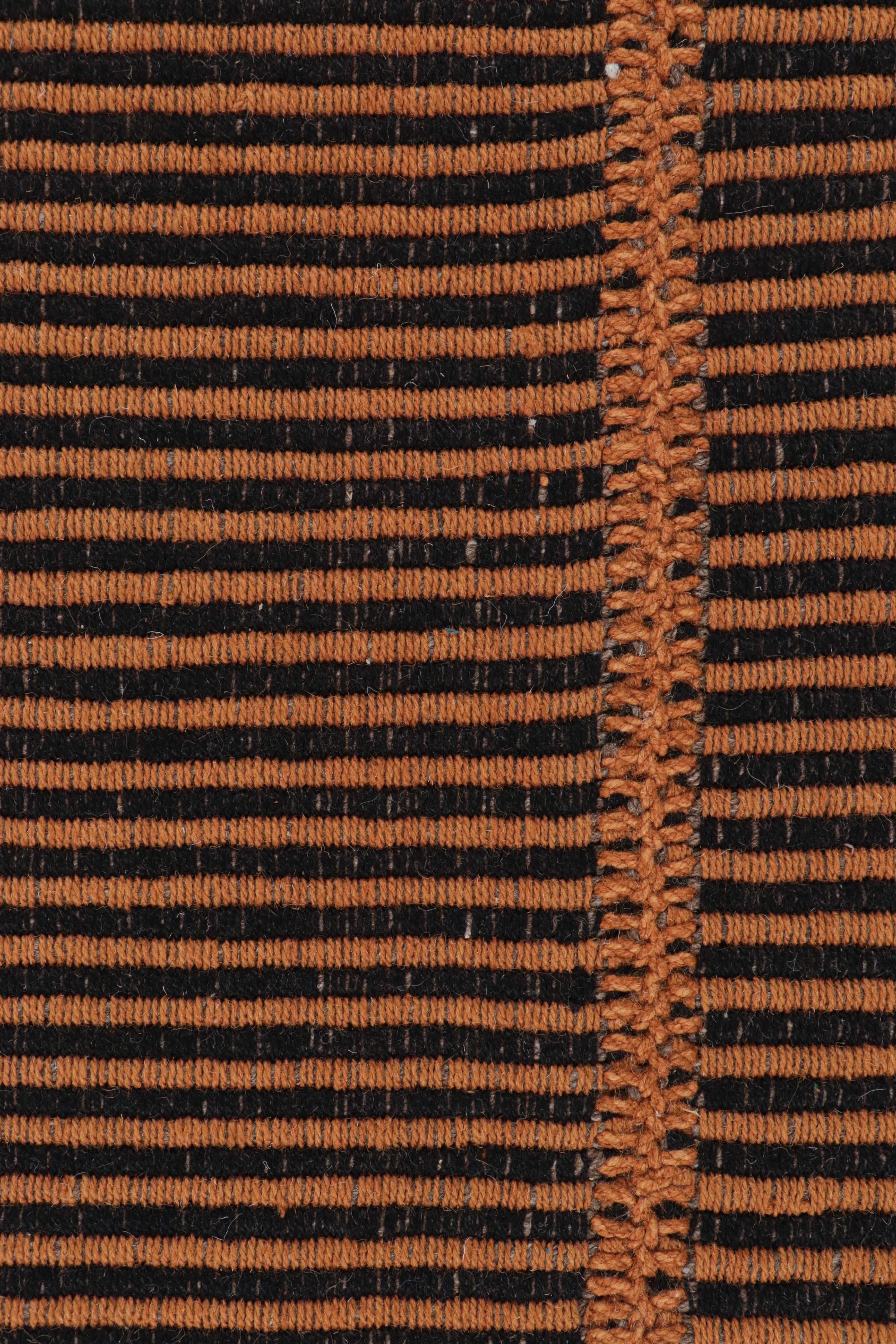 Moderno Rug & Kilim: Kilim contemporaneo a strisce arancioni e nere in vendita