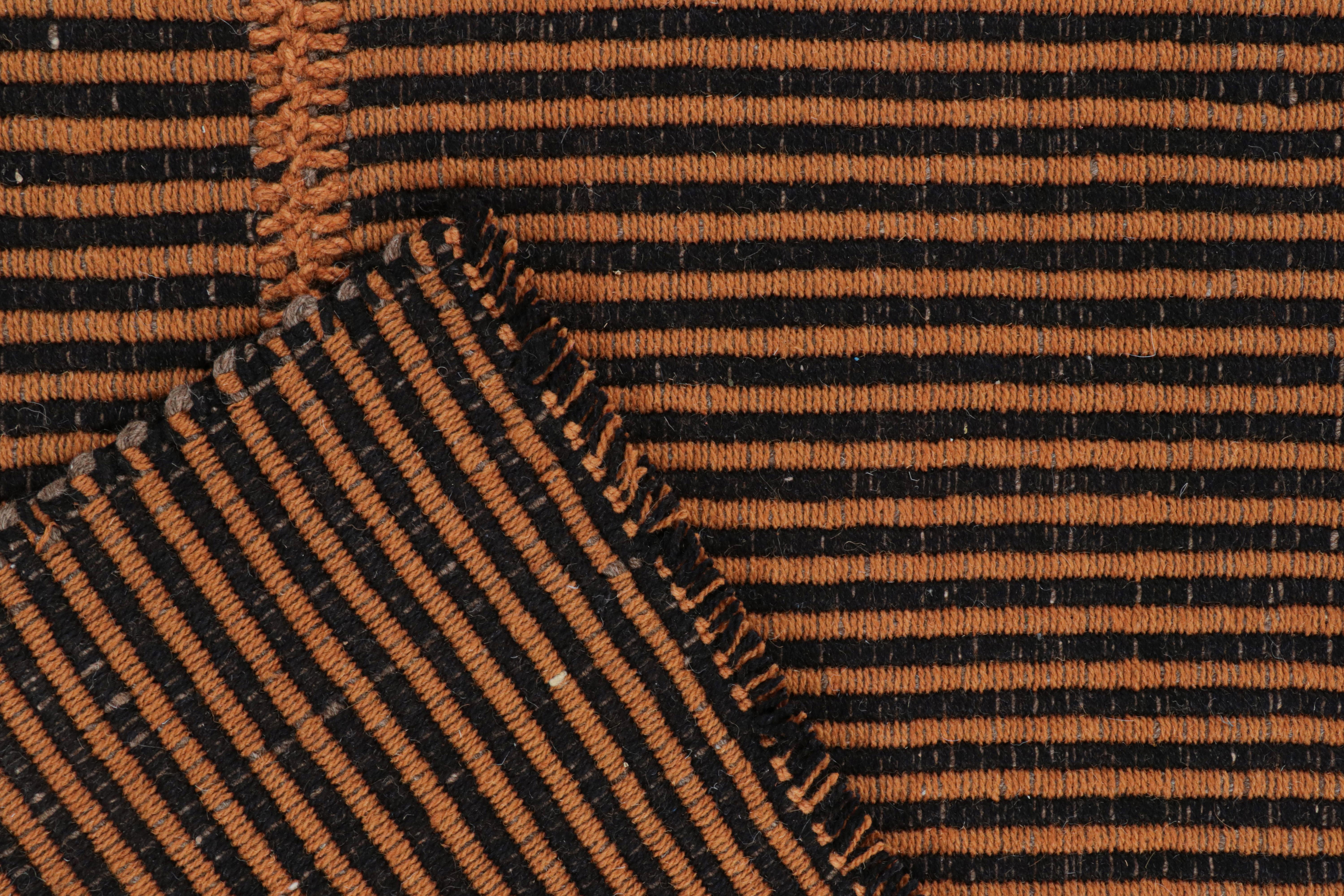 XXI secolo e contemporaneo Rug & Kilim: Kilim contemporaneo a strisce arancioni e nere in vendita