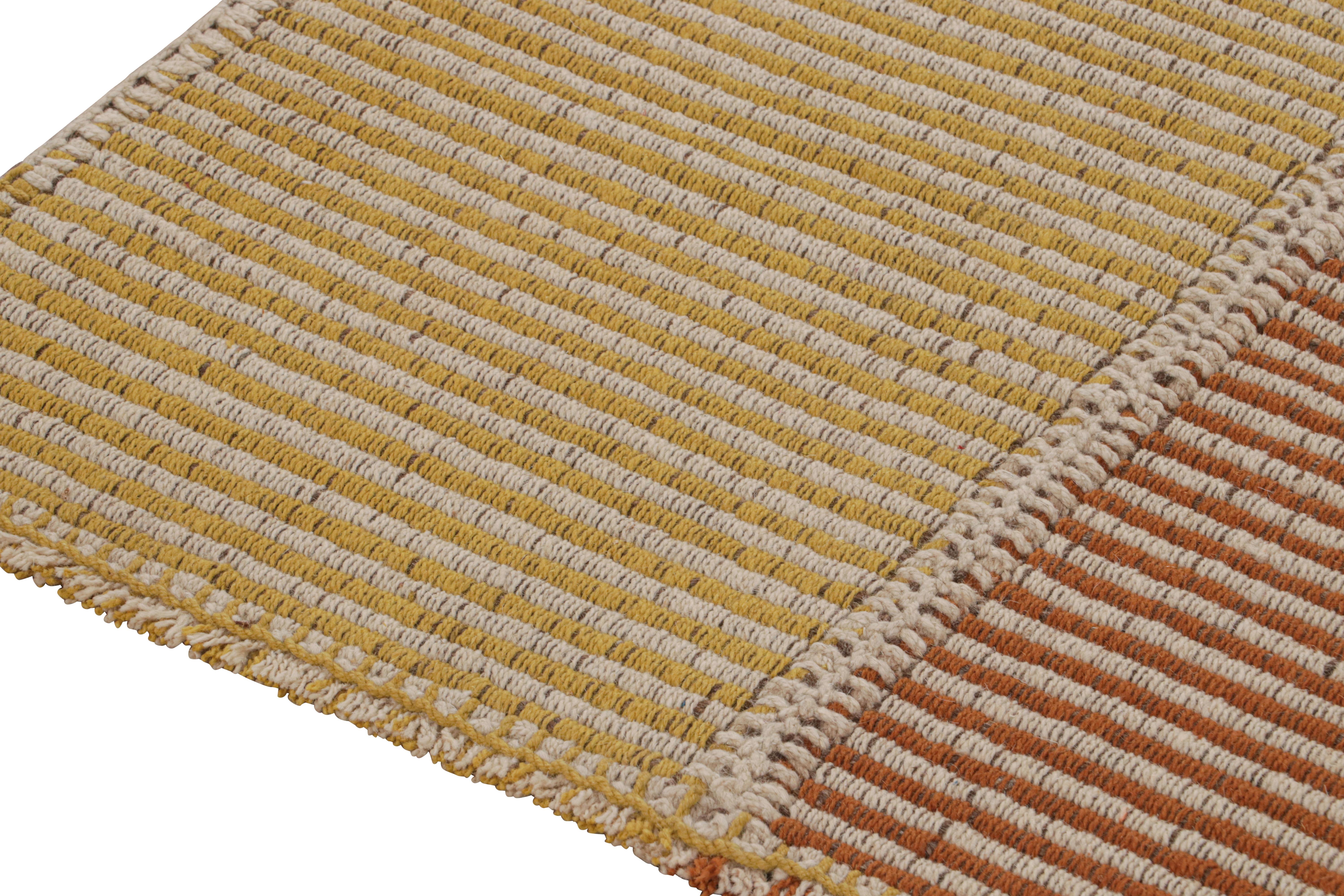 Rug & Kilim - Kilim contemporaneo in arancione e oro con beige-marrone In condizioni Nuovo in vendita a Long Island City, NY