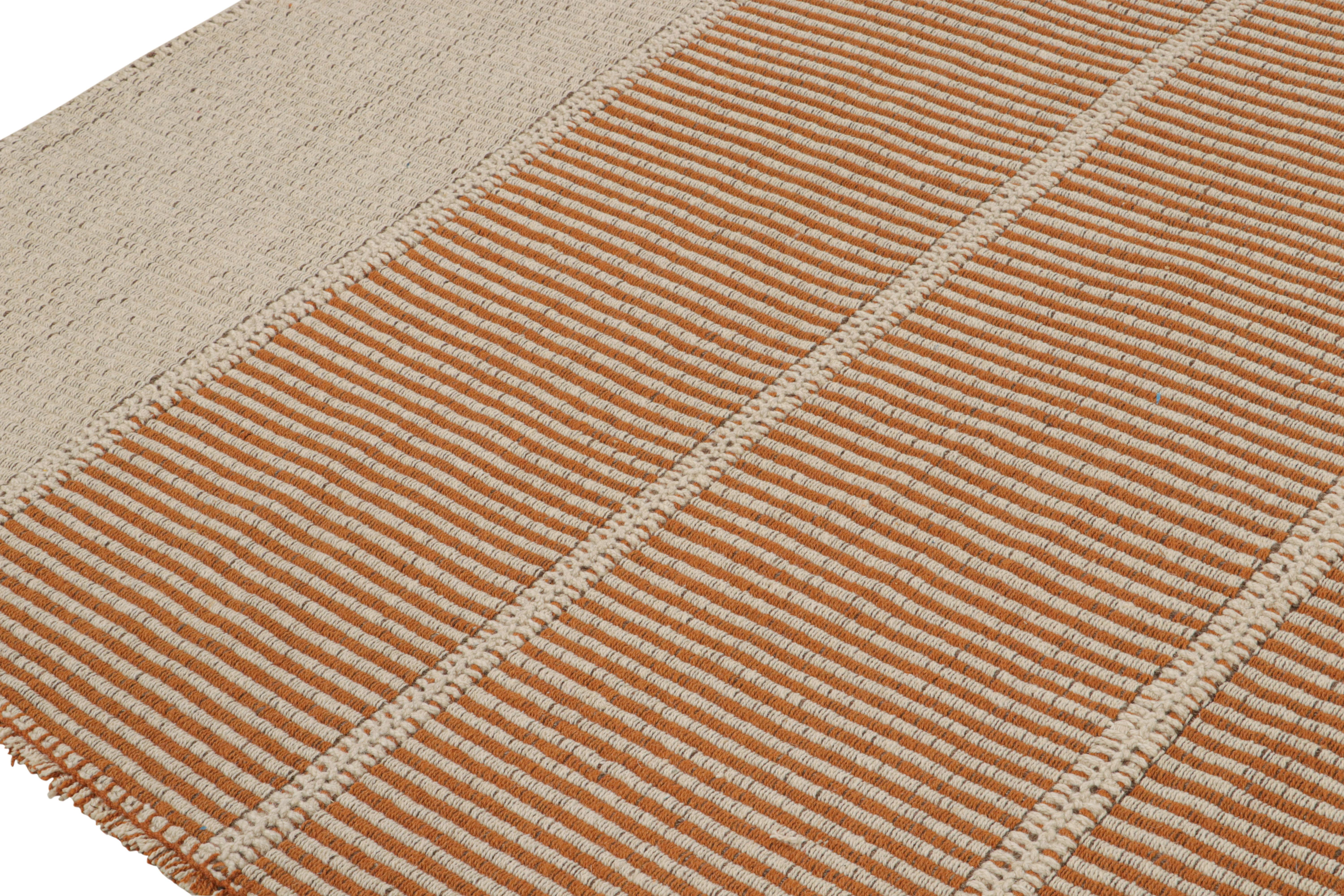 Rug & Kilim’s Contemporary Kilim in Orange & Cream Stripes im Zustand „Neu“ im Angebot in Long Island City, NY