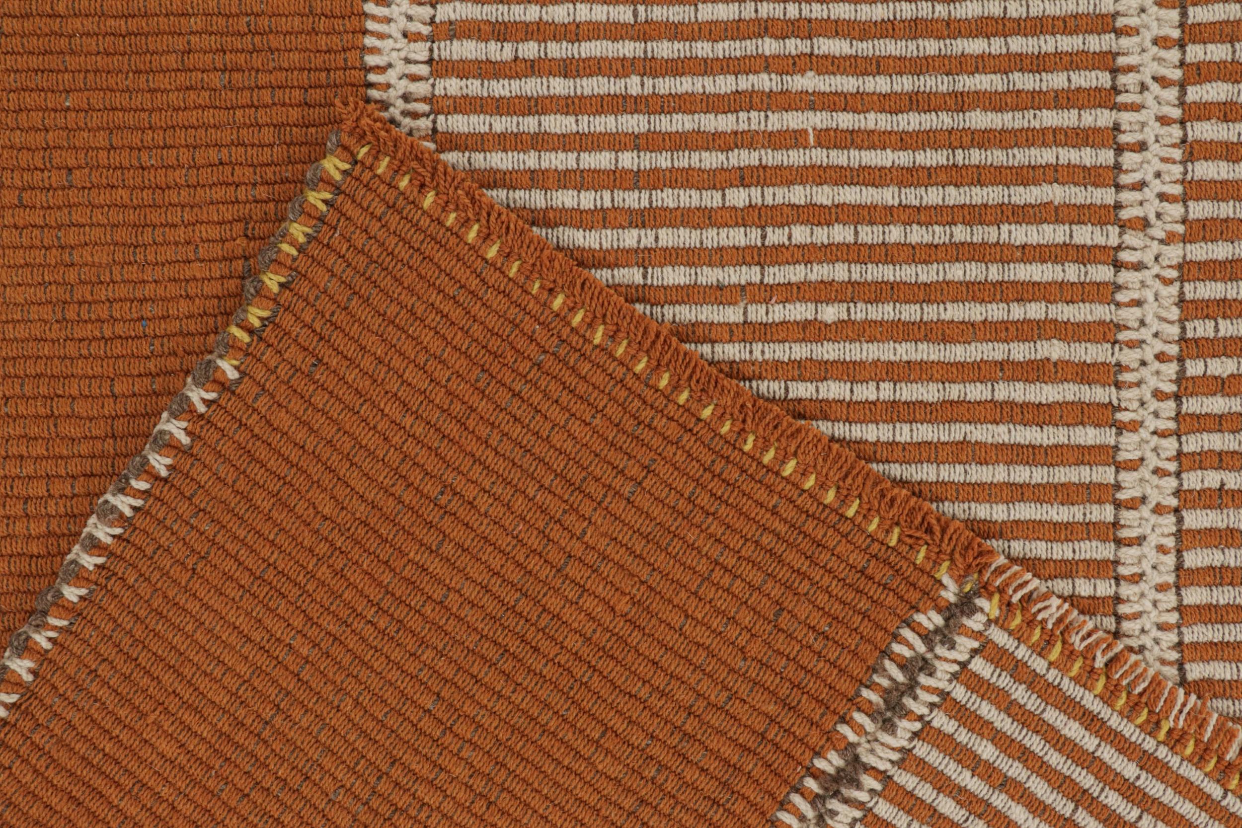 XXIe siècle et contemporain Rug & Kilim's Contemporary Kilim in Orange & Cream Stripes (Kilim contemporain à rayures orange et crème) en vente