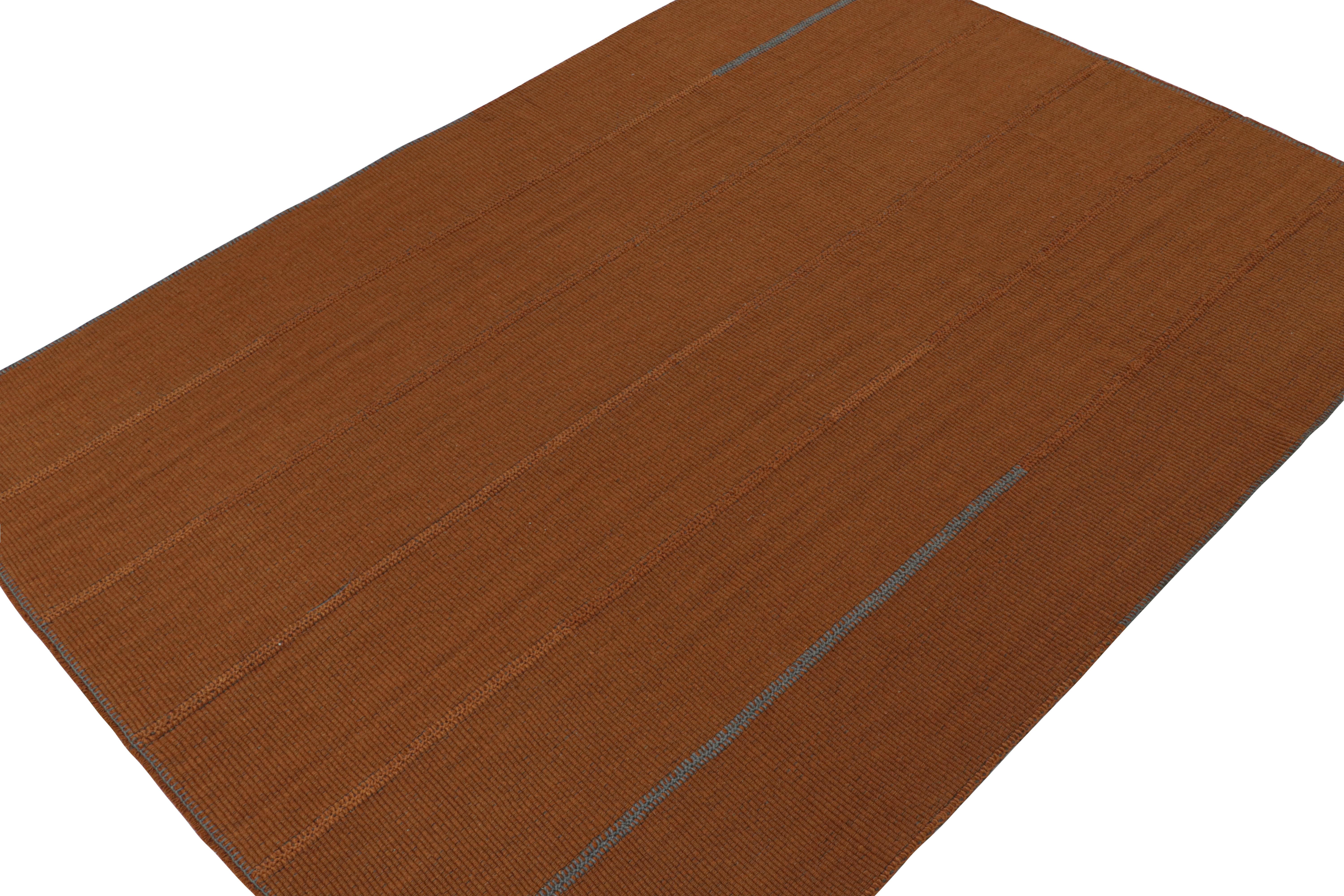 Persiano Rug & Kilim: Kilim contemporaneo in arancione con accenti grigio-blu in vendita