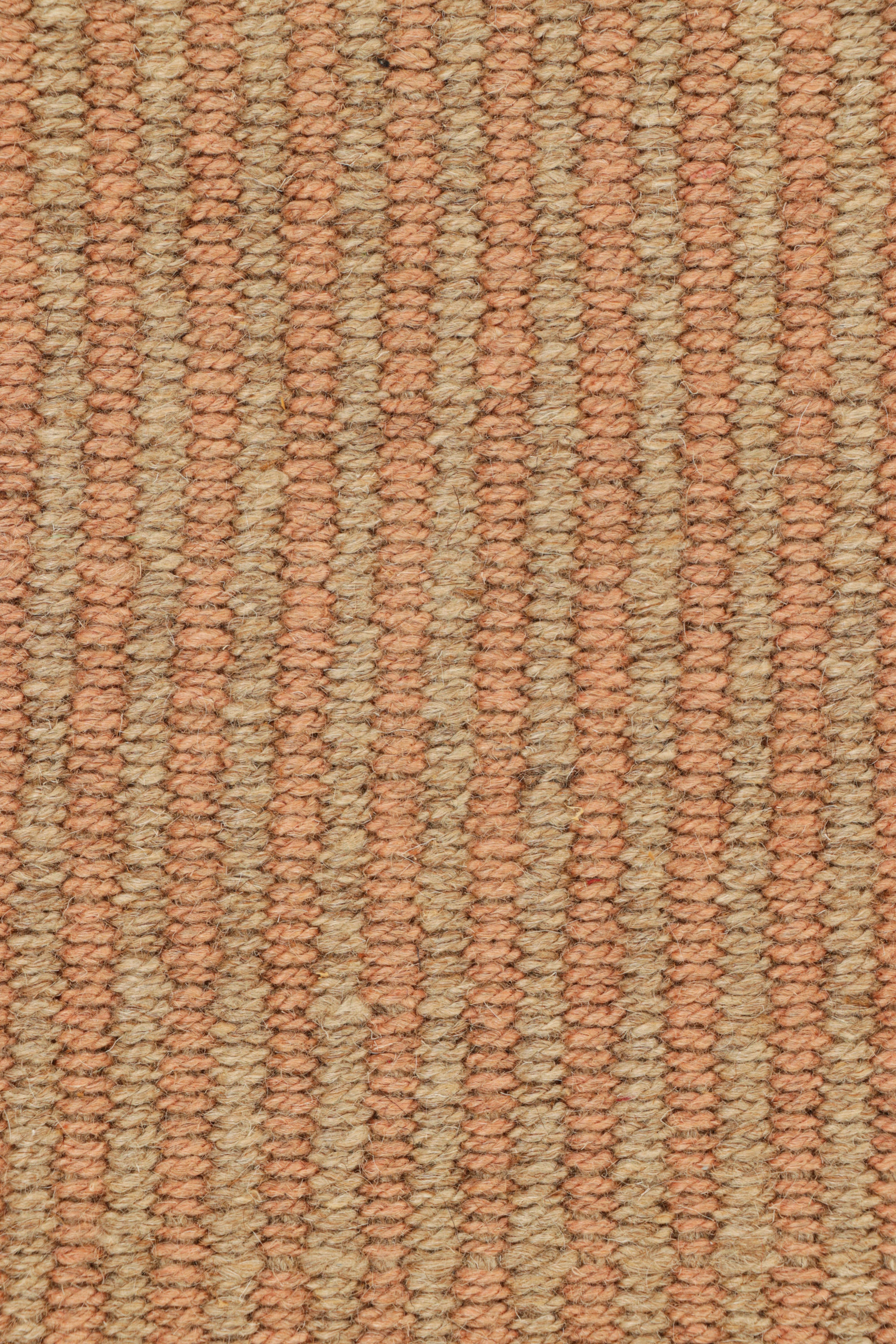 Moderne Rug & Kilim's Contemporary Kilim in Pink and Beige-Brown Textural Stripes (Kilim contemporain à rayures texturées roses et beige-brun) en vente