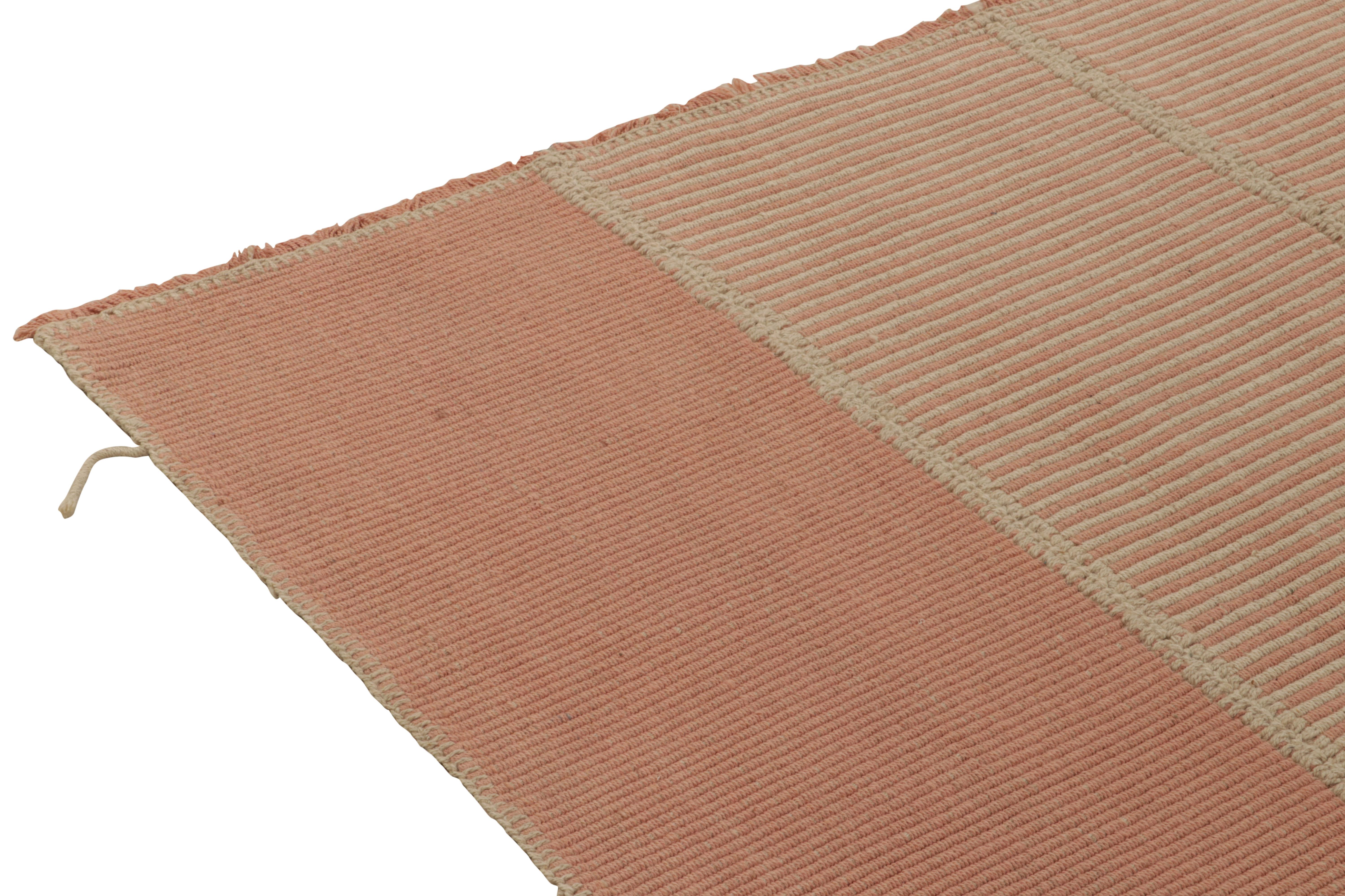 Teppich & Kilims Zeitgenössischer Kelim in Rosa und Beige gestreiften Streifen (Handgeknüpft) im Angebot