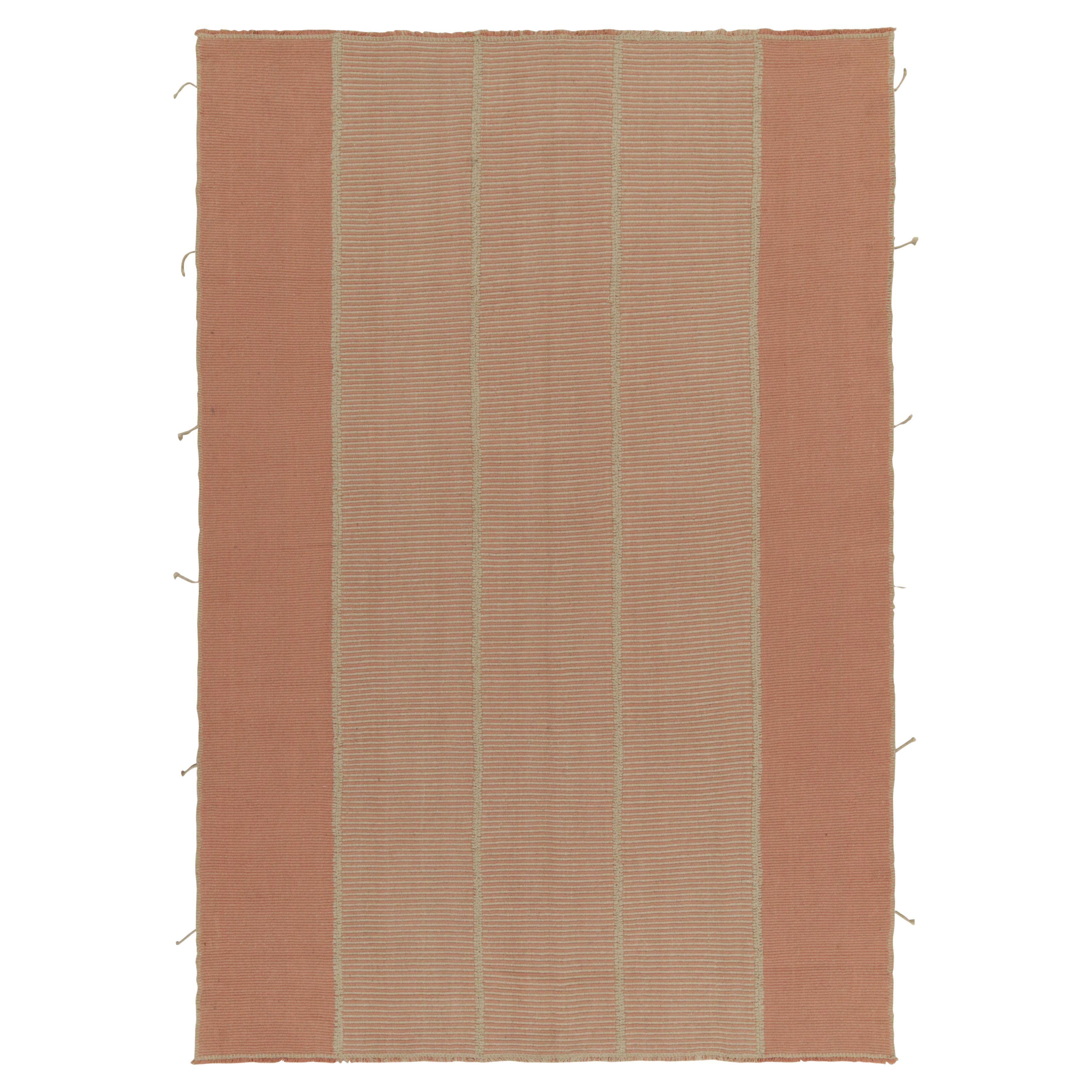 Teppich & Kilims Zeitgenössischer Kelim in Rosa und Beige gestreiften Streifen im Angebot