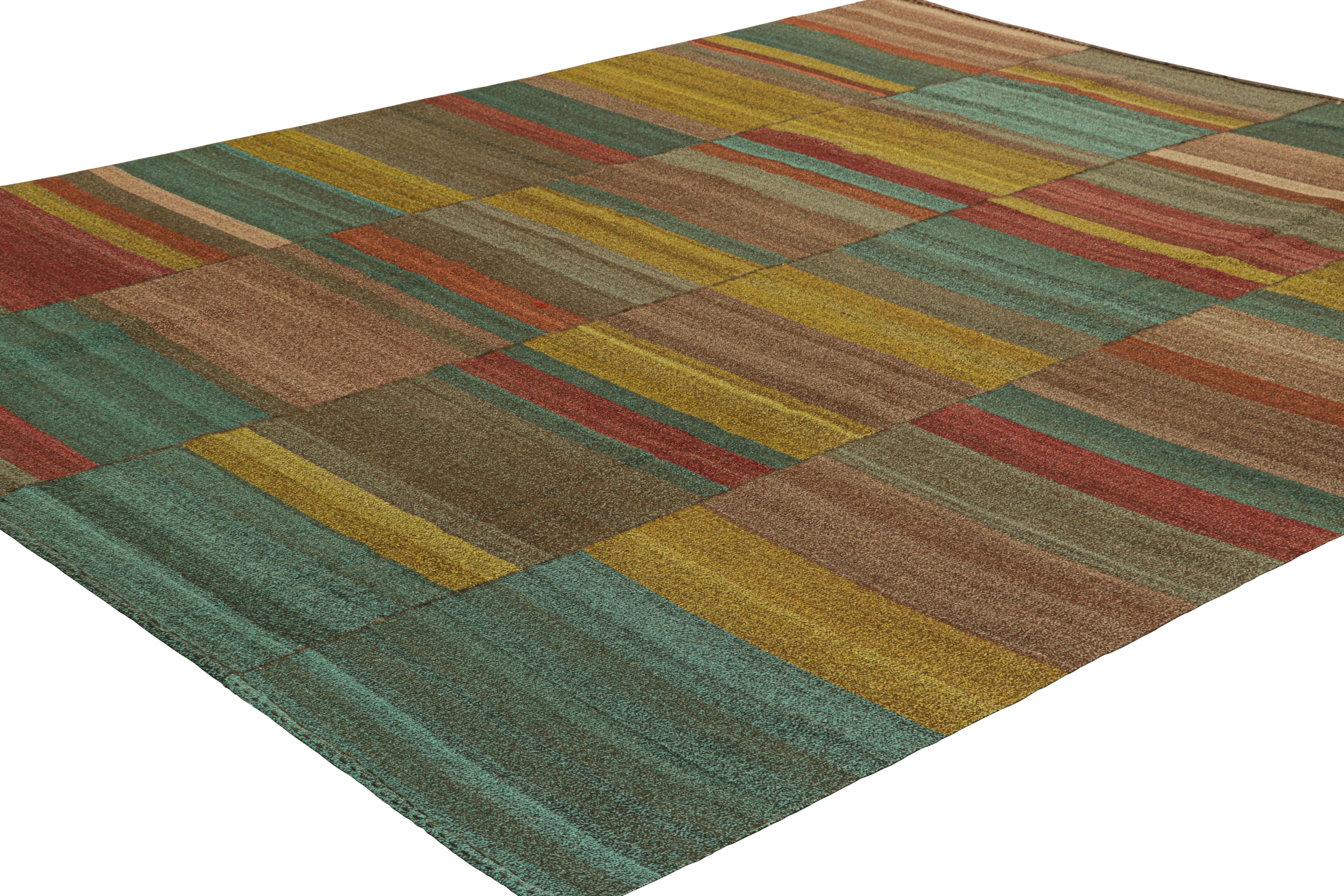 Rug & Kilim's Contemporary Kilim in polychromatischen Streifen und geometrischen Mustern (Handgewebt) im Angebot