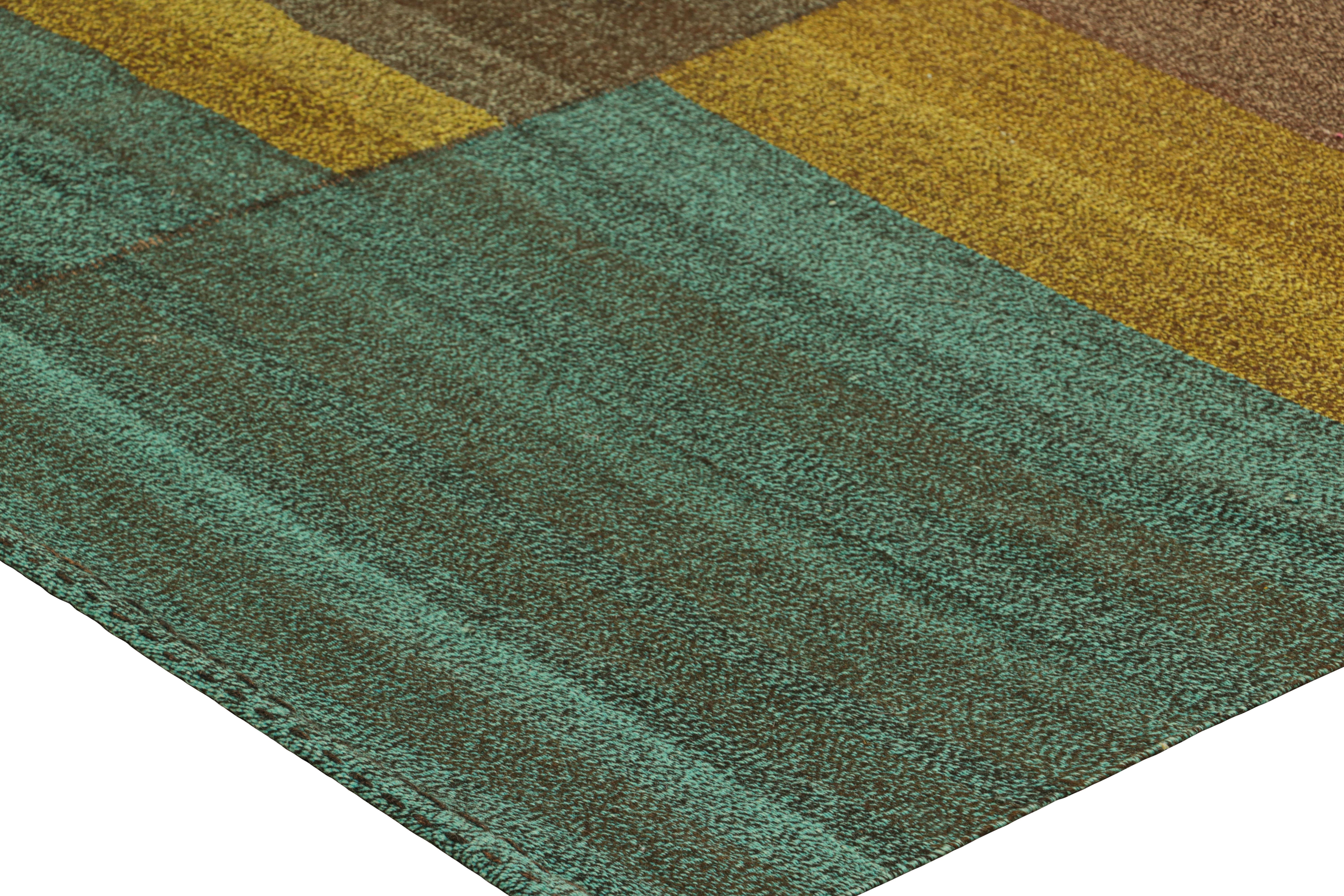 Rug & Kilim's Contemporary Kilim in polychromatischen Streifen und geometrischen Mustern im Zustand „Neu“ im Angebot in Long Island City, NY