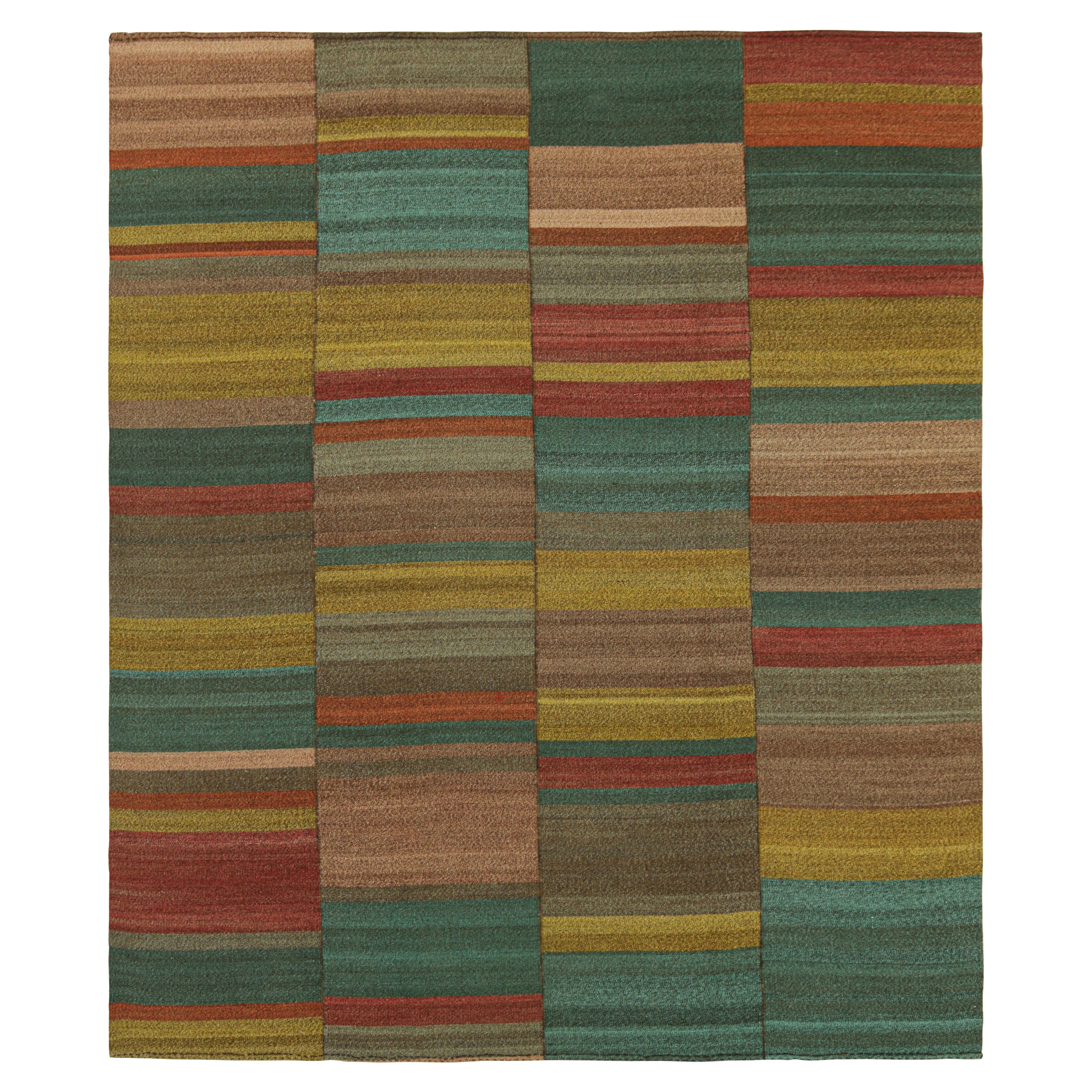 Rug & Kilim's Contemporary Kilim in polychromatischen Streifen und geometrischen Mustern im Angebot