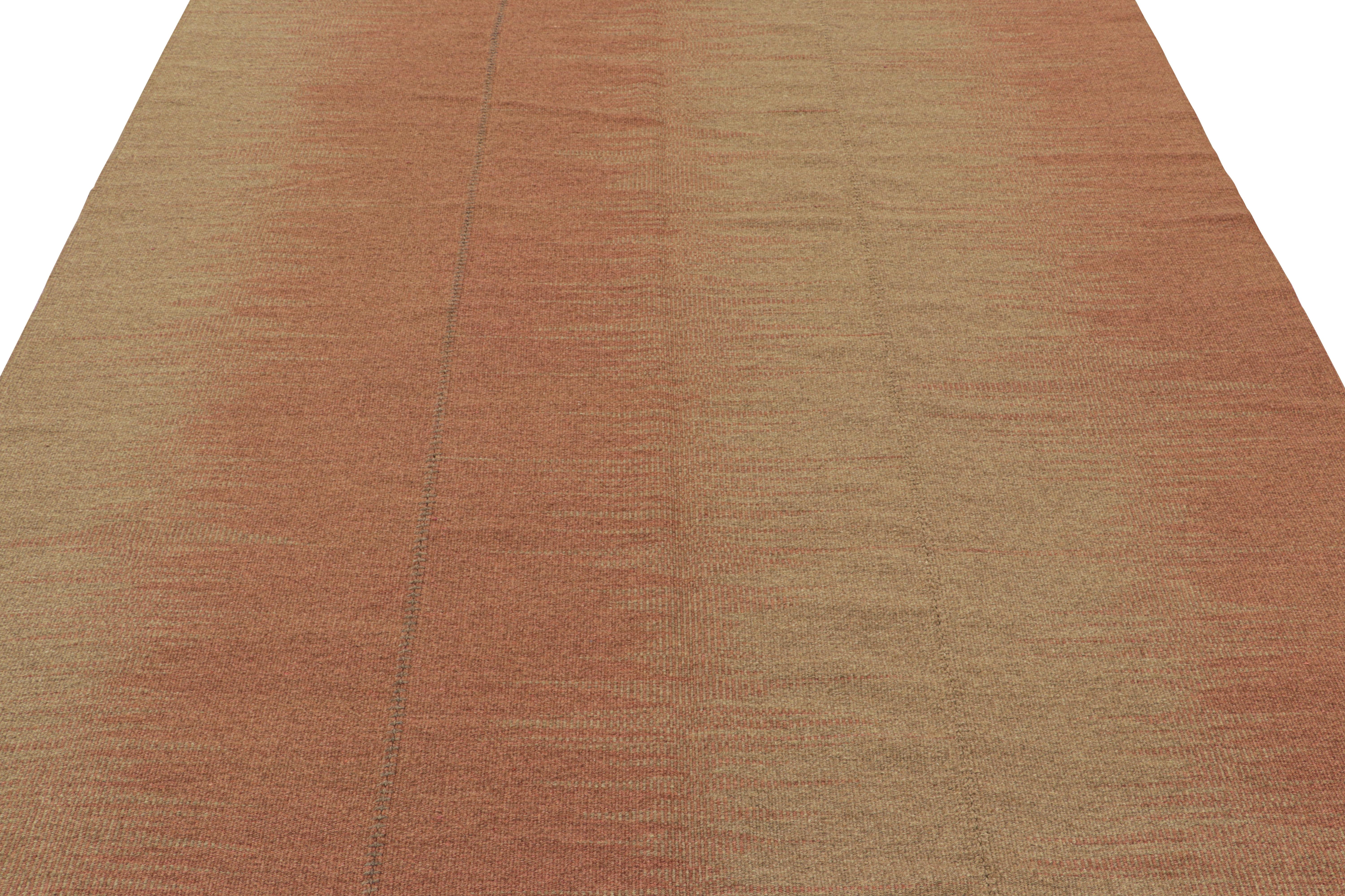 Moderno Rug & Kilim: Kilim contemporaneo a strisce rosse e beige e motivi geometrici in vendita