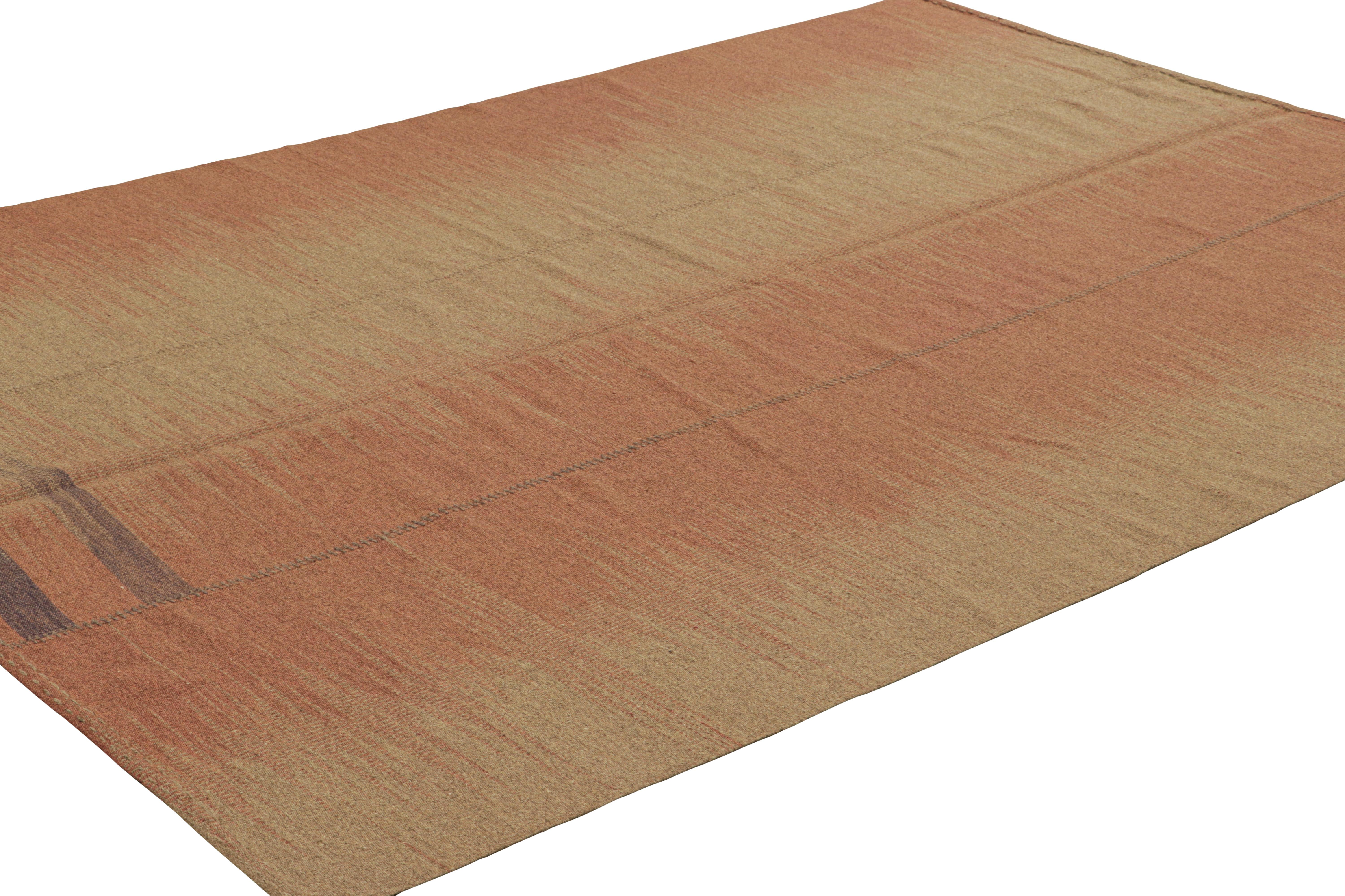 Turco Rug & Kilim: Kilim contemporaneo a strisce rosse e beige e motivi geometrici in vendita