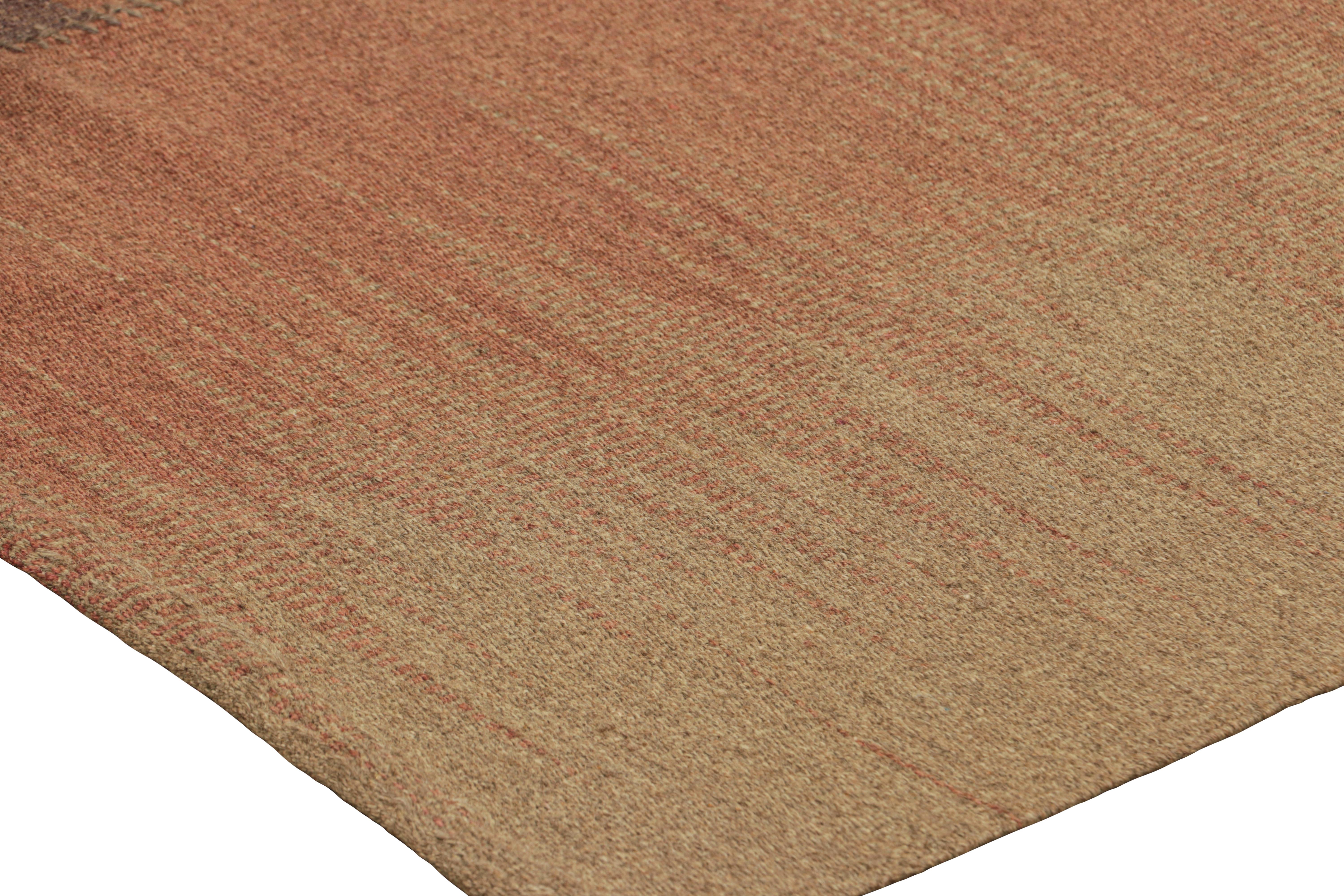 Kilim contemporain de Rug & Kilim à rayures rouges et beiges et à motifs géométriques Neuf - En vente à Long Island City, NY