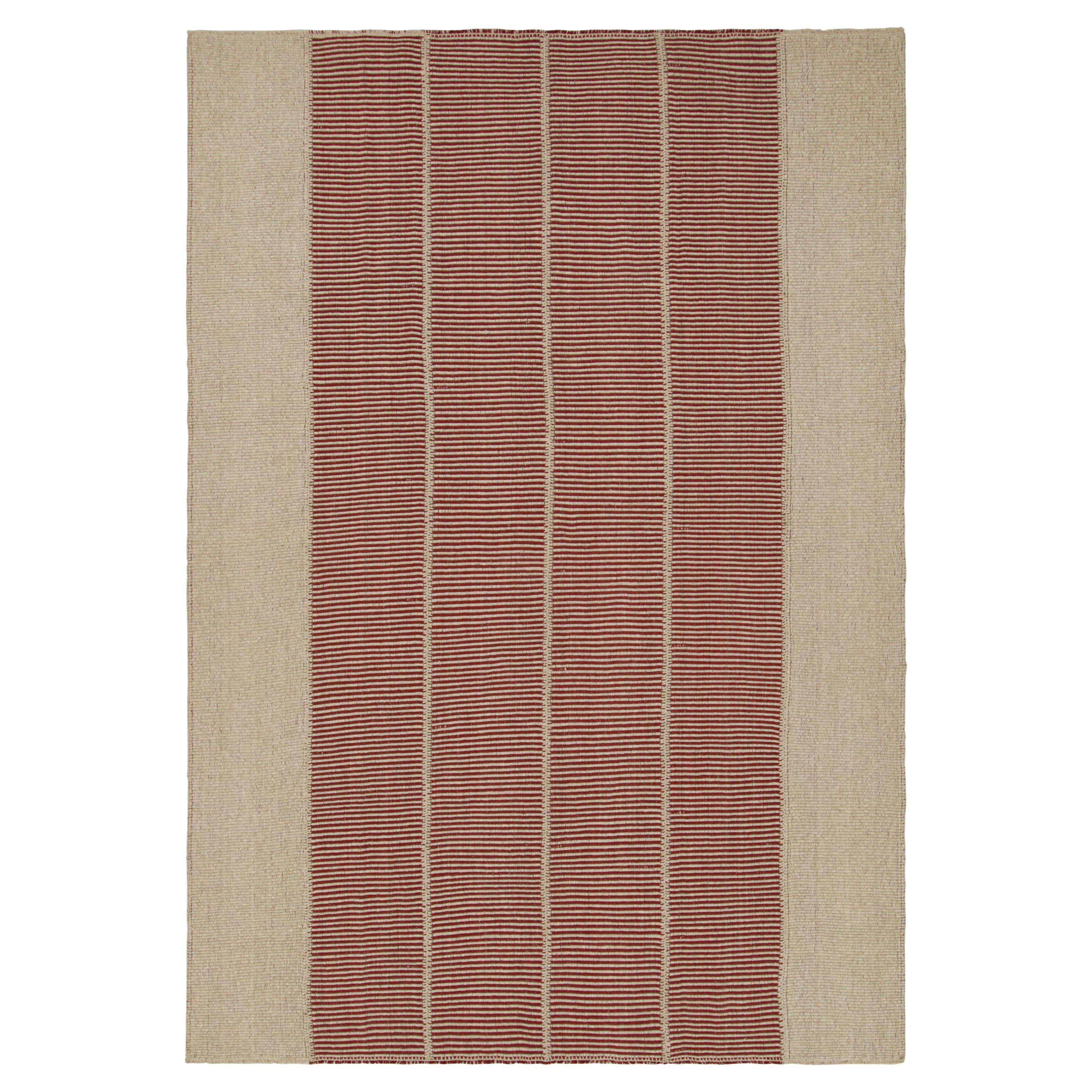 Rug & Kilim's Contemporary Kilim in Rot und Beige Textural Stripes  im Angebot