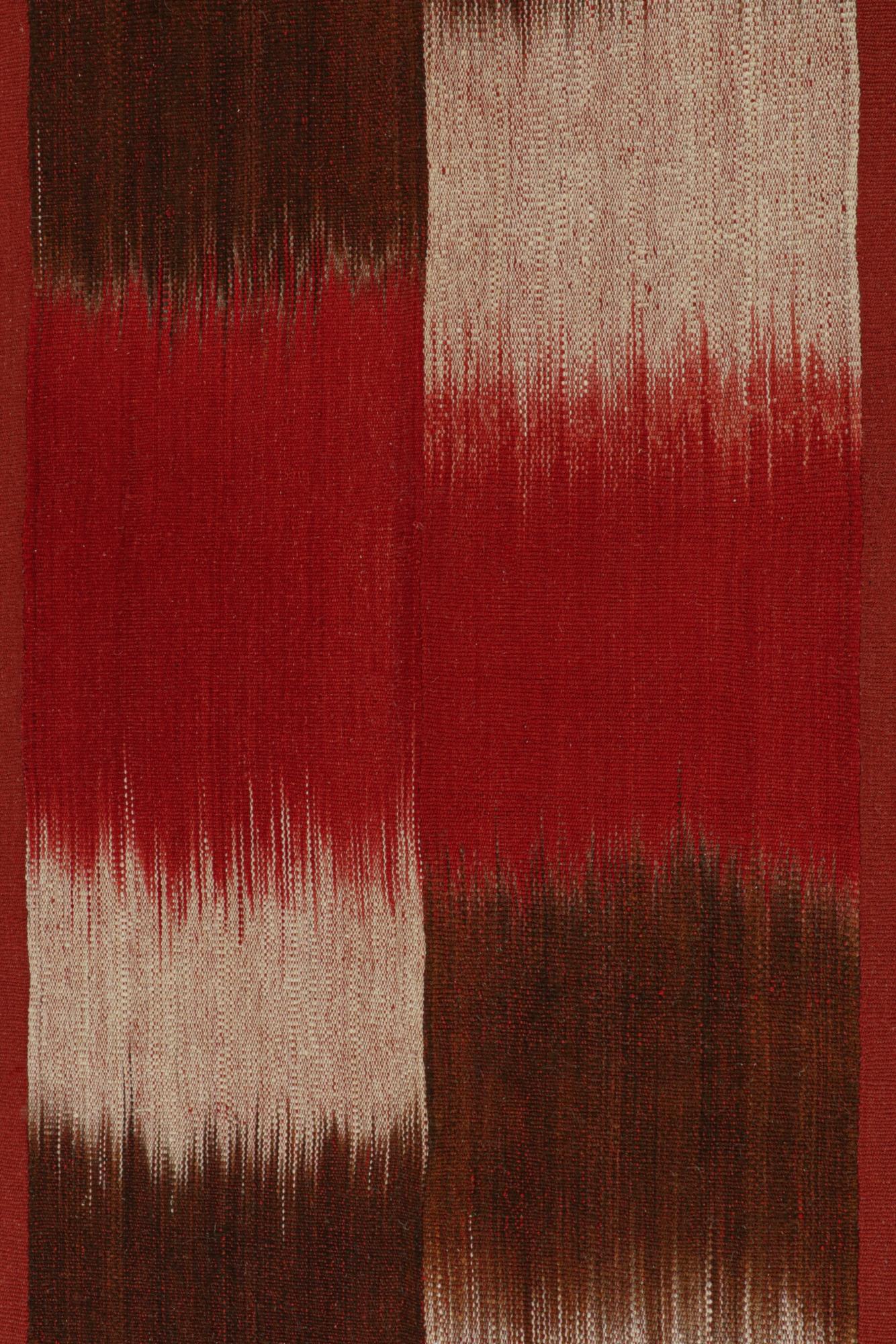 XXIe siècle et contemporain Kilim contemporain de Rug & Kilim en rouge, brun et blanc cassé en vente