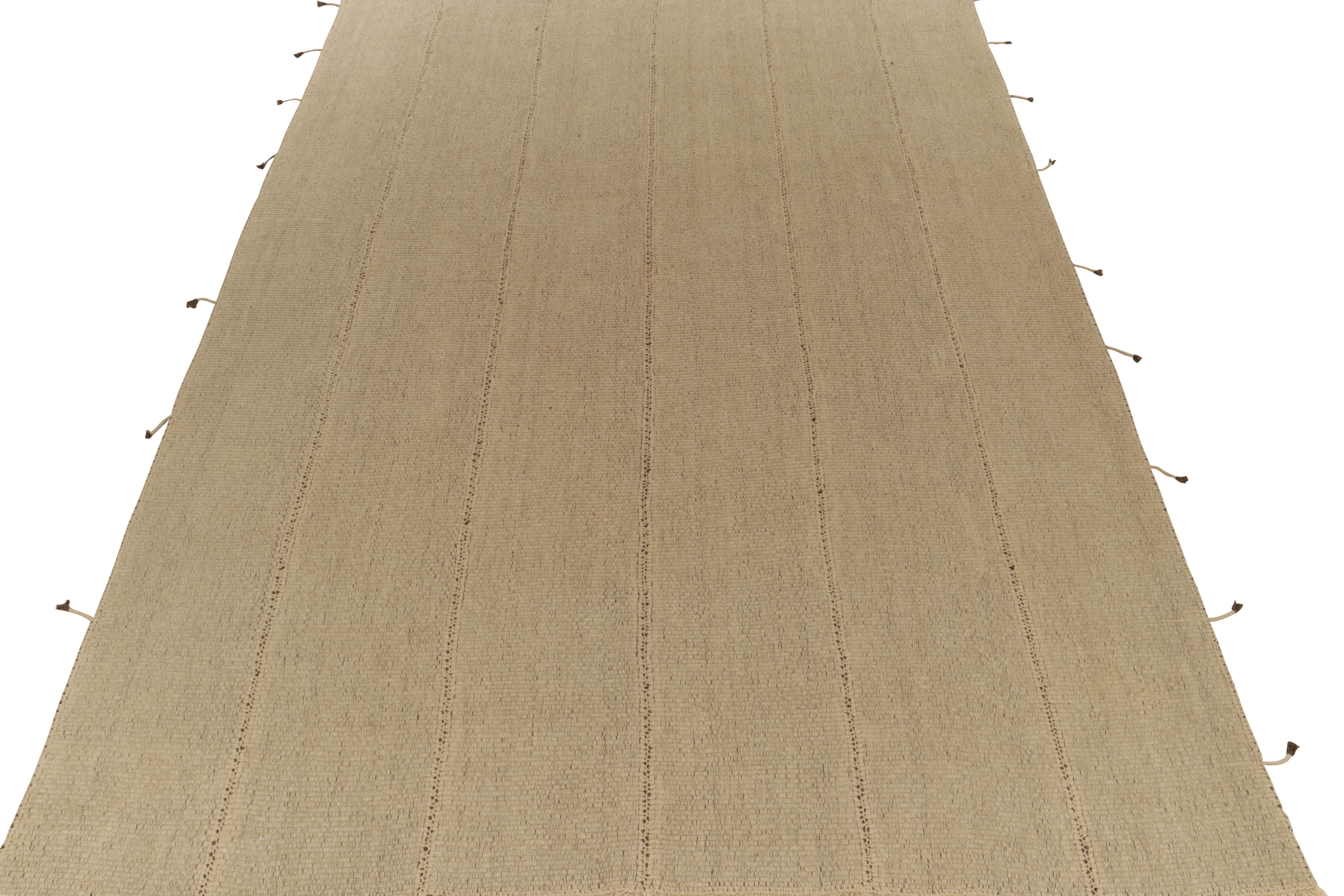 Afghano Rug & Kilim è un kilim contemporaneo in stile sabbioso, a pannelli solidi beige-marrone in vendita