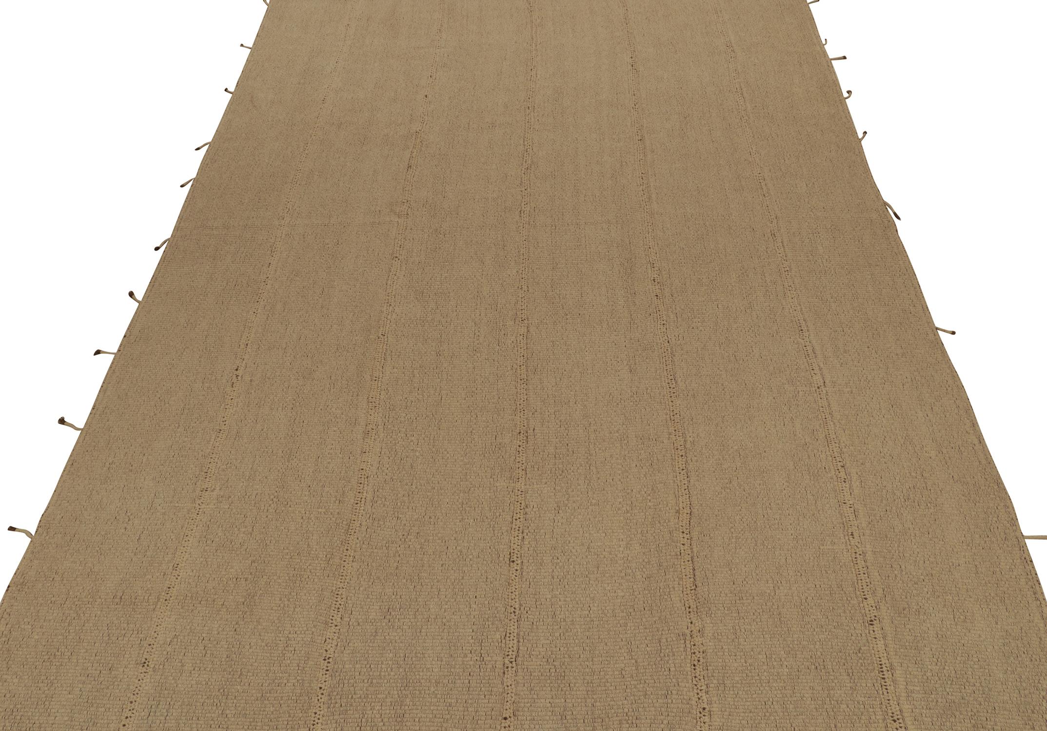Moderno Rug & Kilim è un kilim contemporaneo in stile sabbioso, a pannelli solidi beige-marrone in vendita