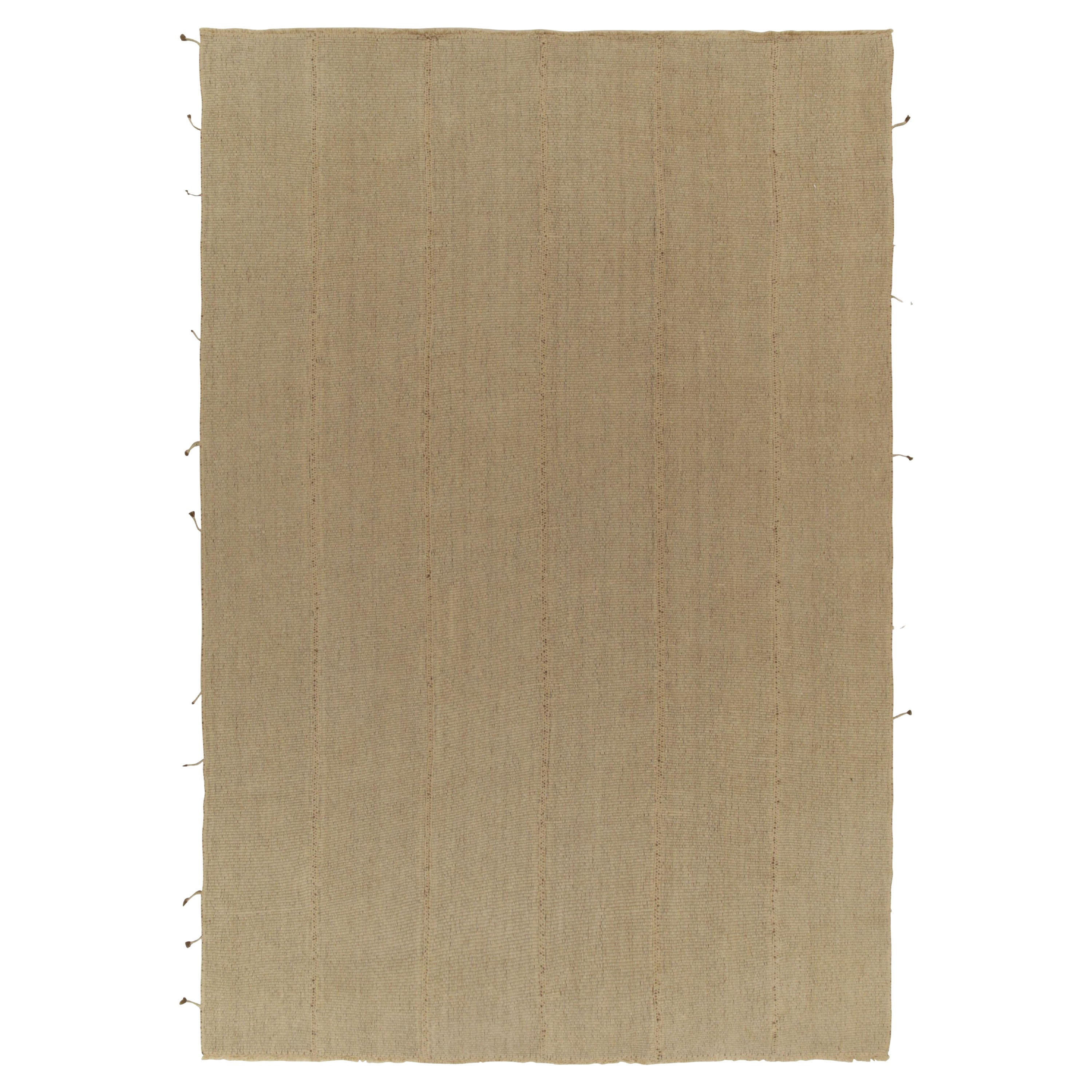 Kilim contemporáneo de Rug & Kilim en color arena, estilo tejido con paneles sólidos de color beige-marrón