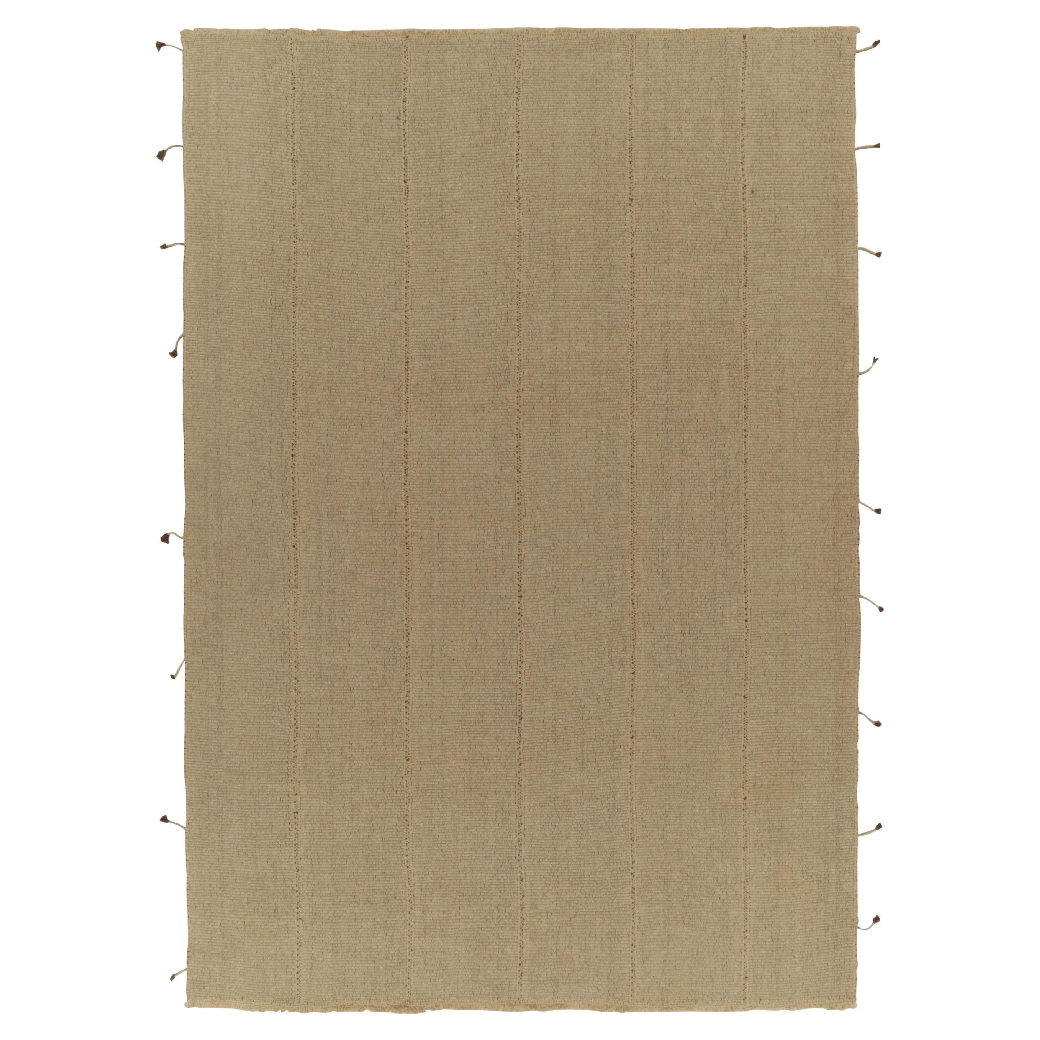 Kilim contemporáneo de Rug & Kilim en color arena, estilo tejido con paneles sólidos de color beige-marrón