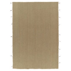 Kilim contemporáneo de Rug & Kilim en color arena, estilo tejido con paneles sólidos de color beige-marrón