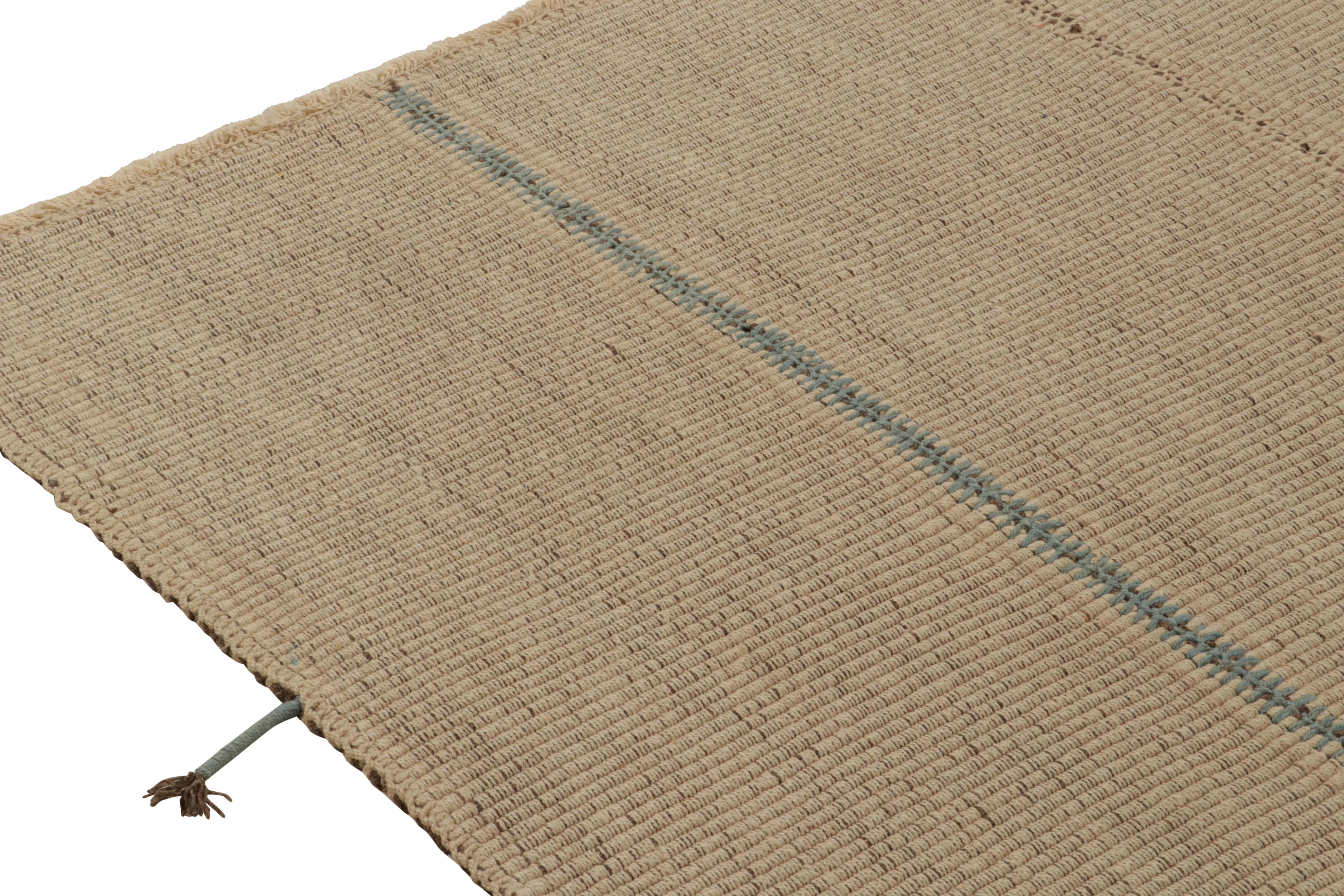 Rug & Kilim è un kilim contemporaneo in tinta unita beige-marrone con accenti blu. In condizioni Nuovo in vendita a Long Island City, NY