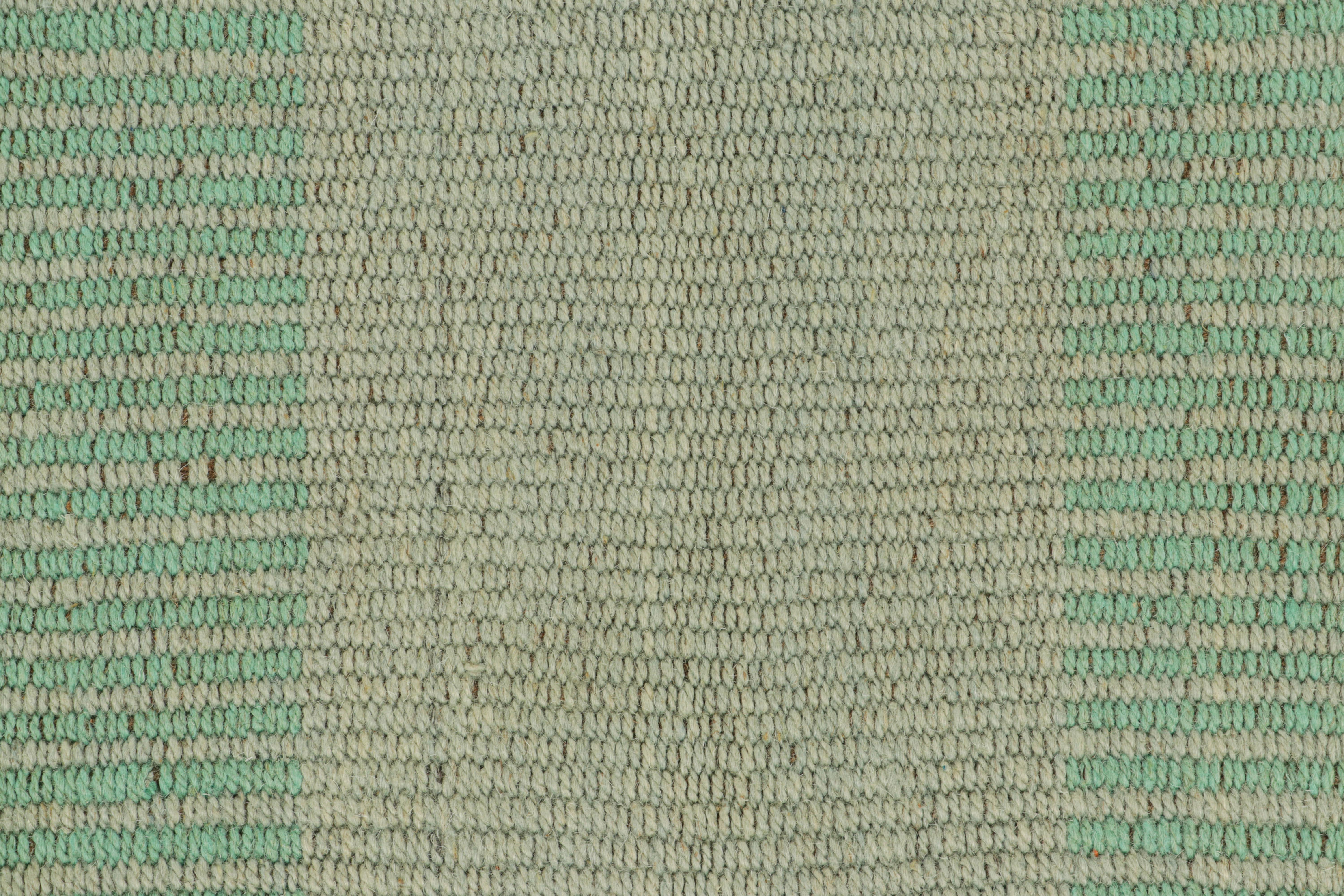 Moderne Rug & Kilim's Contemporary Kilim in Seafoam Textural Stripes (Kilim contemporain à rayures texturées) en vente