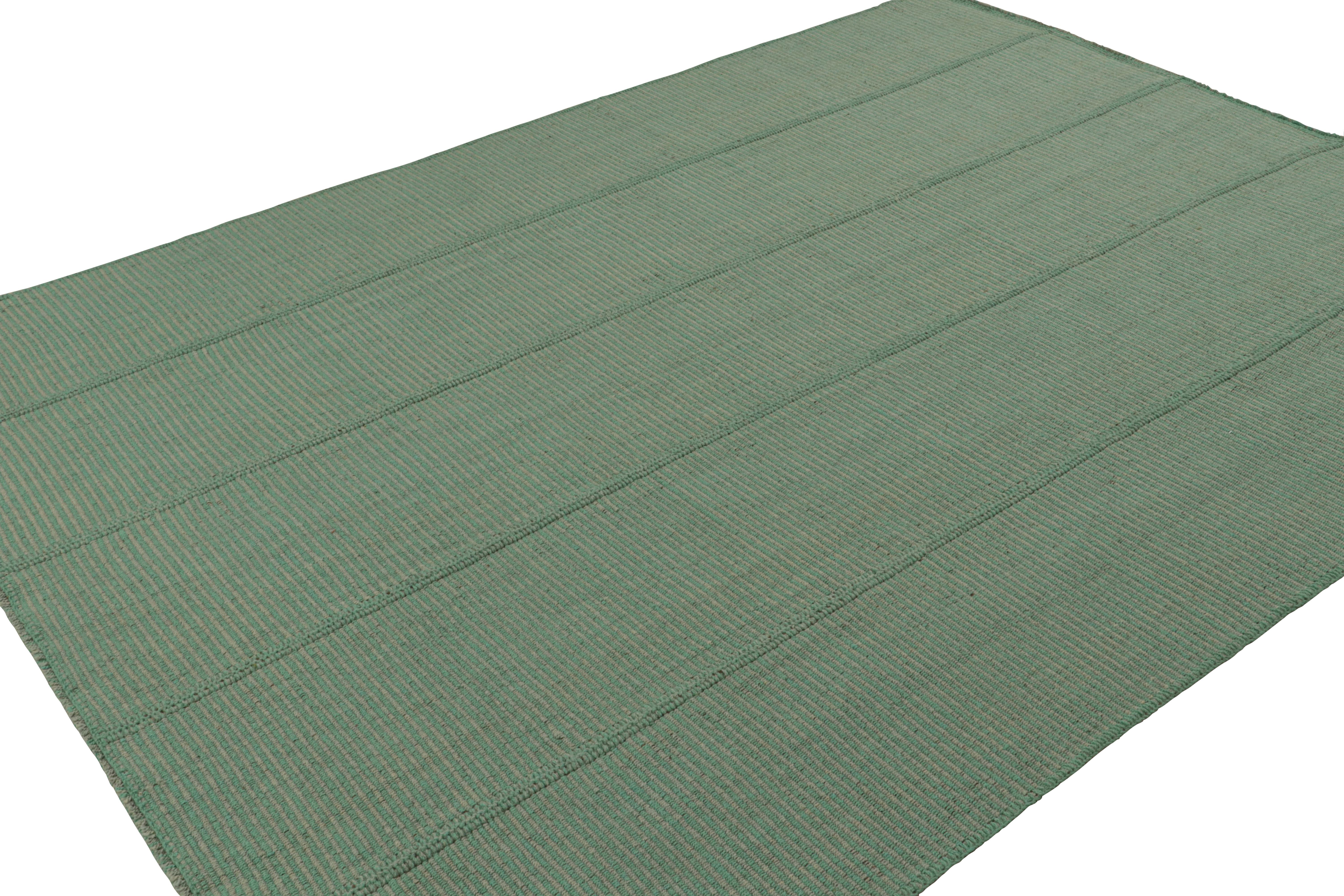 Tessuto a mano in lana, un Kilim 8x11 con accenti verde acqua e verde mare, appartenente a una nuova linea di trame piatte contemporanee, 