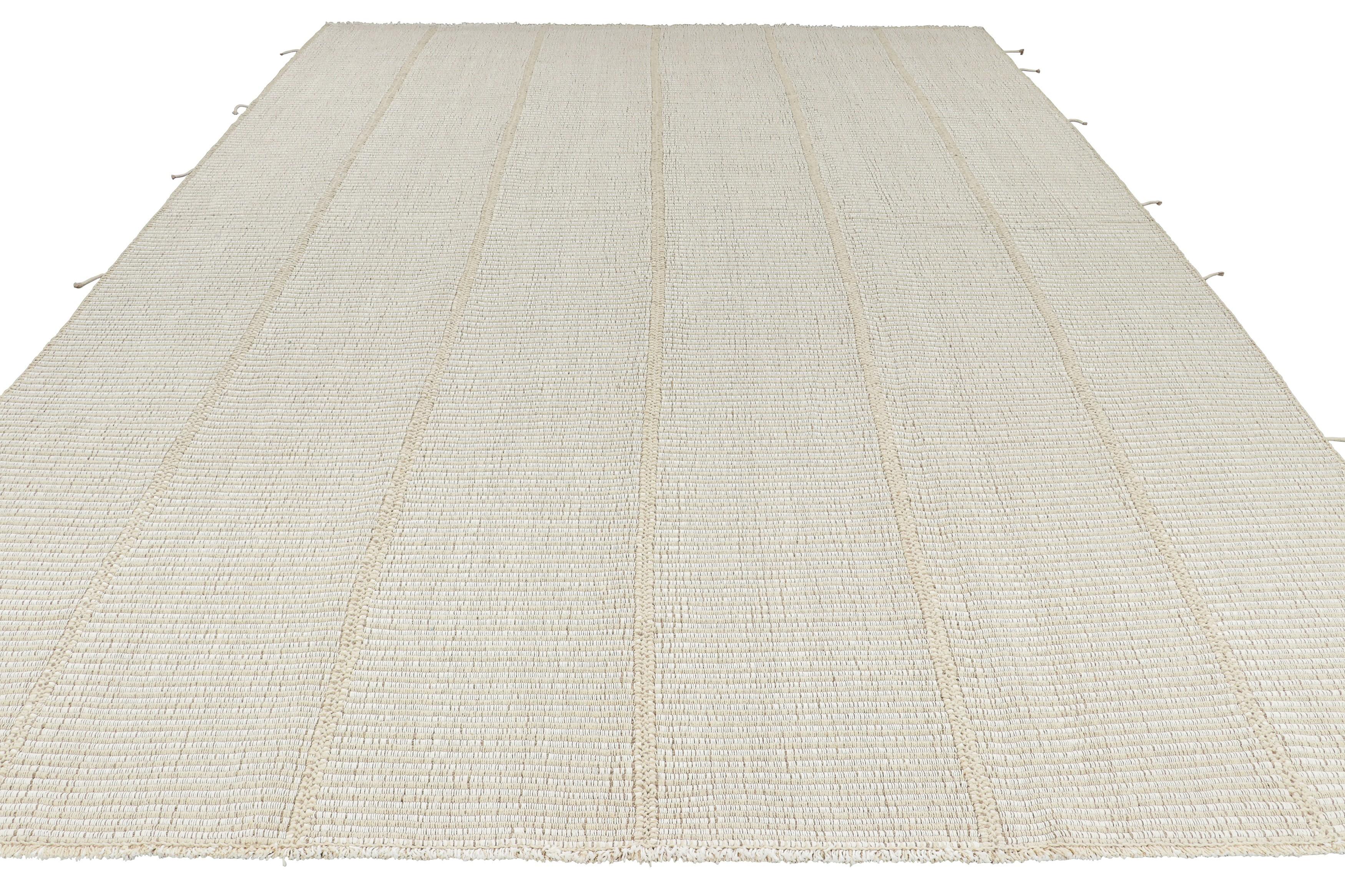 Rug & Kilim's Contemporary Kilim in Textural Beige-Brown and Cream White Stripes (Kilim contemporain en rayures texturées beige-brun et crème-blanc) Neuf - En vente à Long Island City, NY