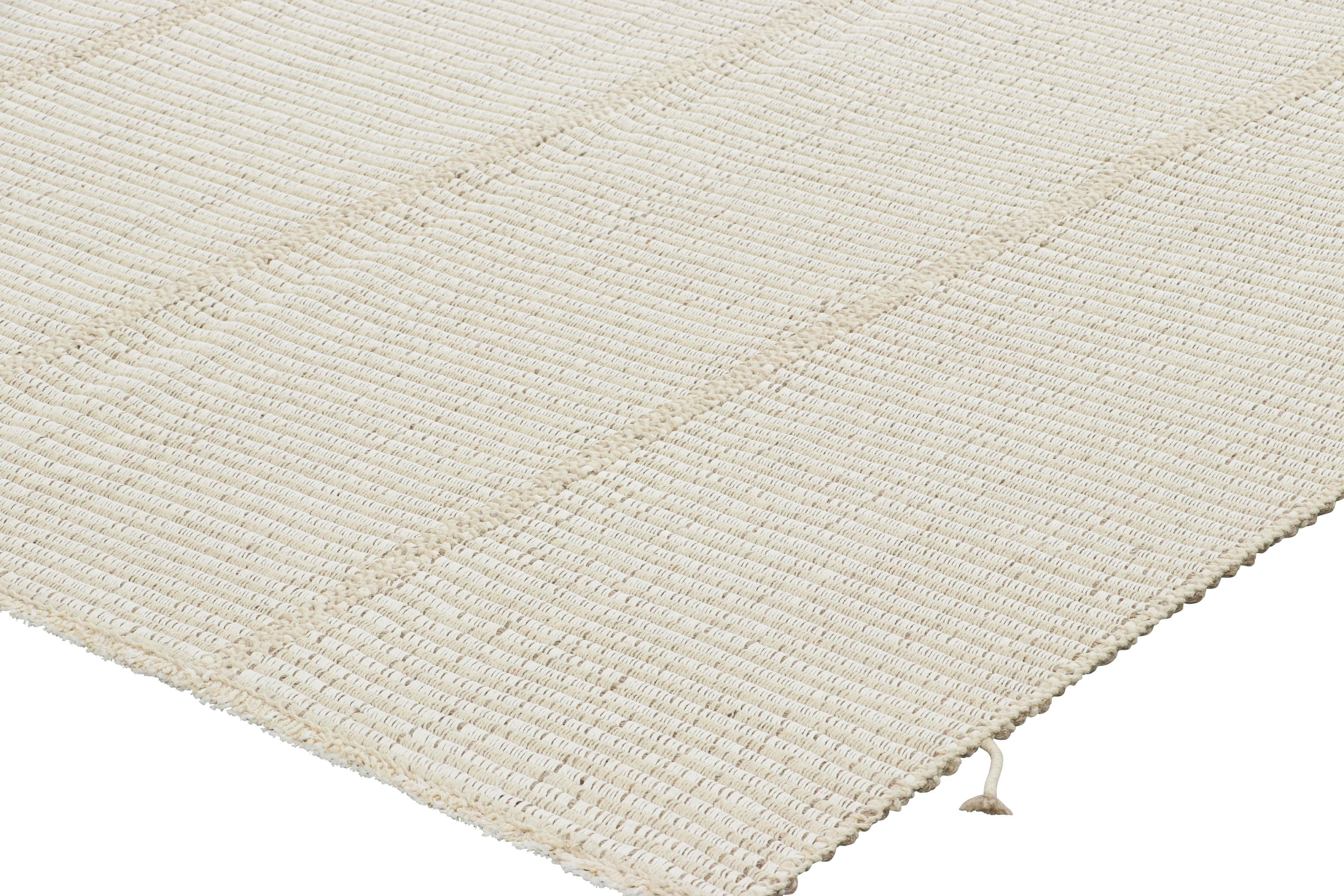 XXIe siècle et contemporain Rug & Kilim's Contemporary Kilim in Textural Beige-Brown and Cream White Stripes (Kilim contemporain en rayures texturées beige-brun et crème-blanc) en vente