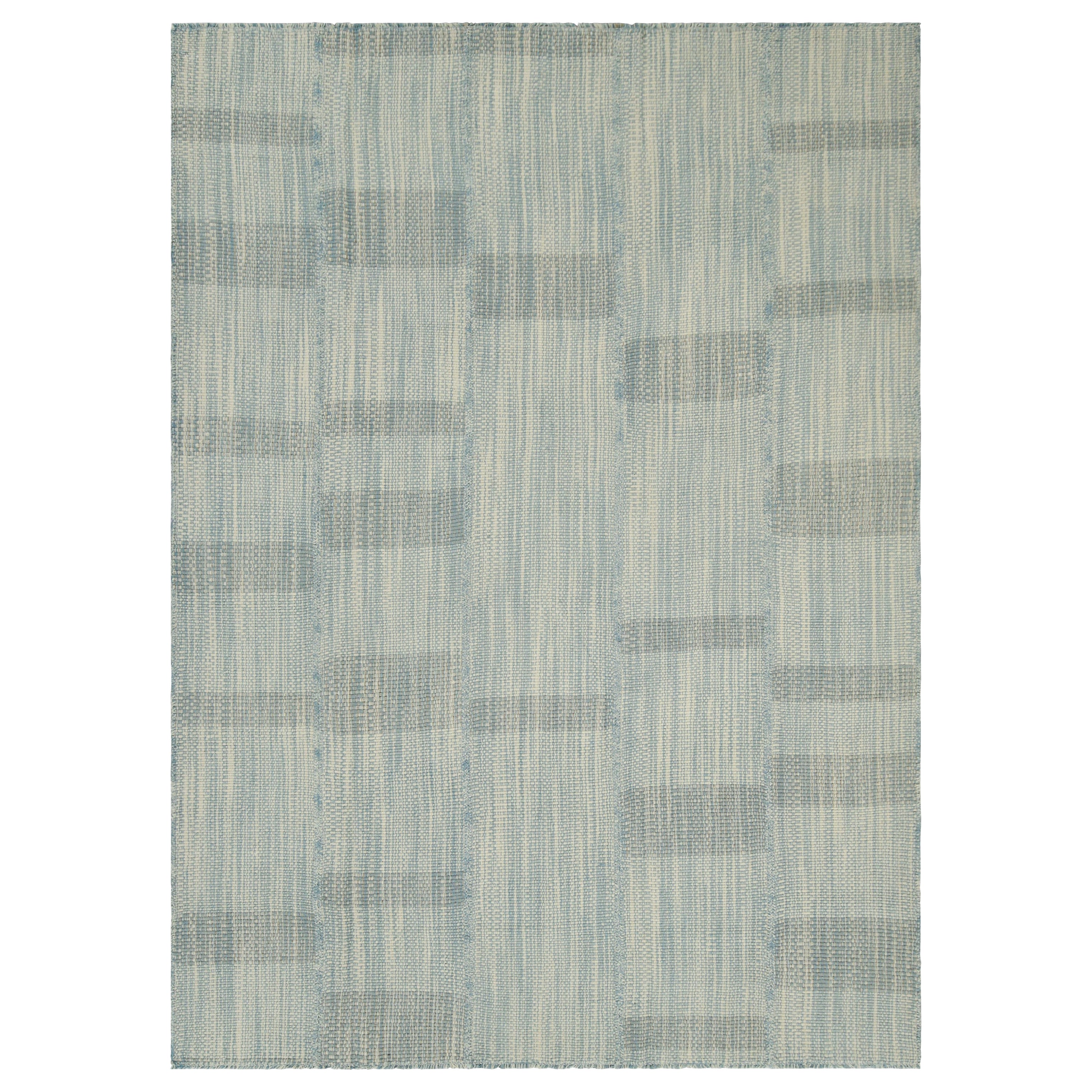 Rug 
Kilim è un kilim contemporaneo a strisce blu e bianco panna.