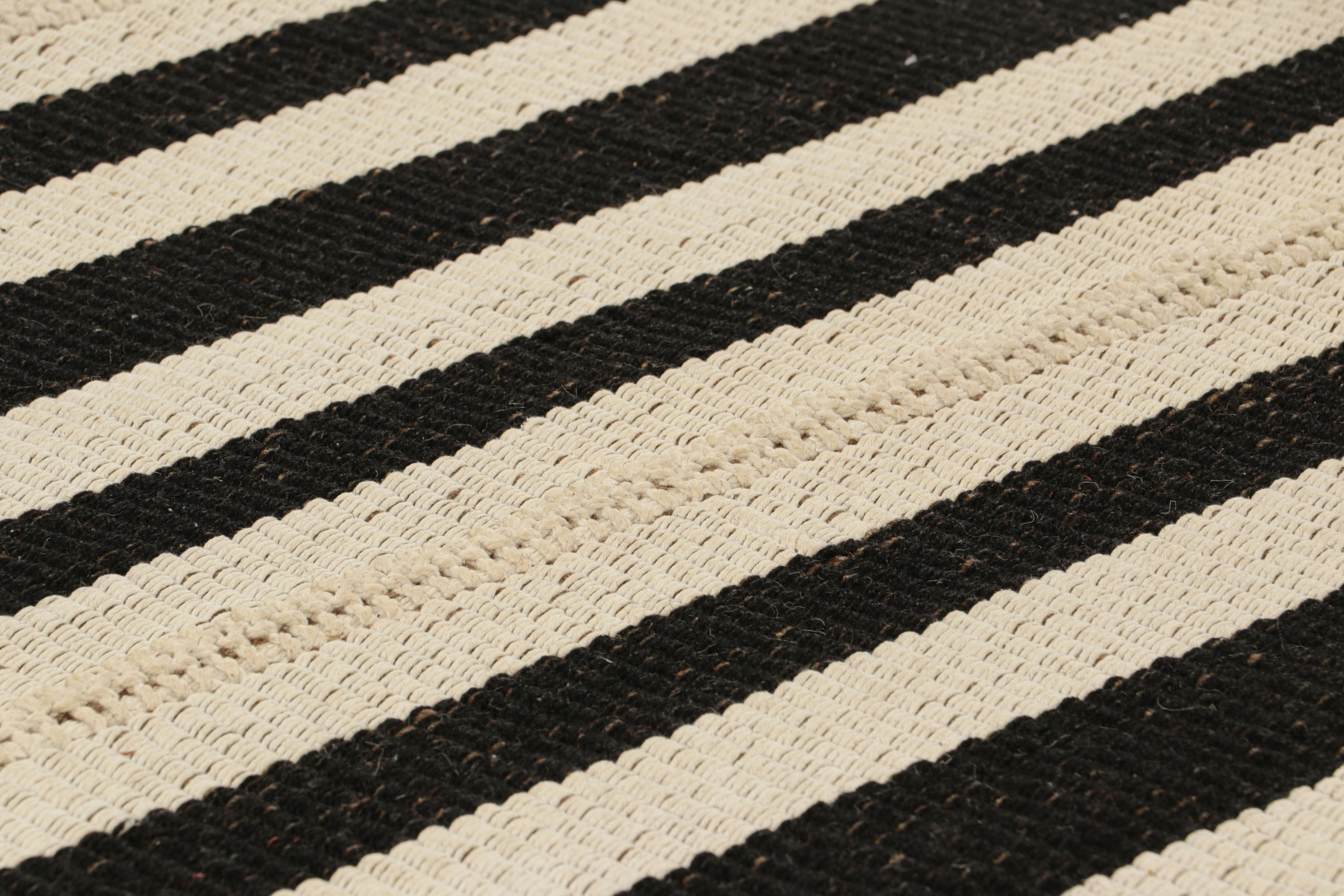 Tejido a mano en lana, este kilim de 10x14 pertenece a una nueva e ingeniosa colección contemporánea de tejido plano de Rug & Kilim.

Sobre el diseño: 

Apodado con cariño 