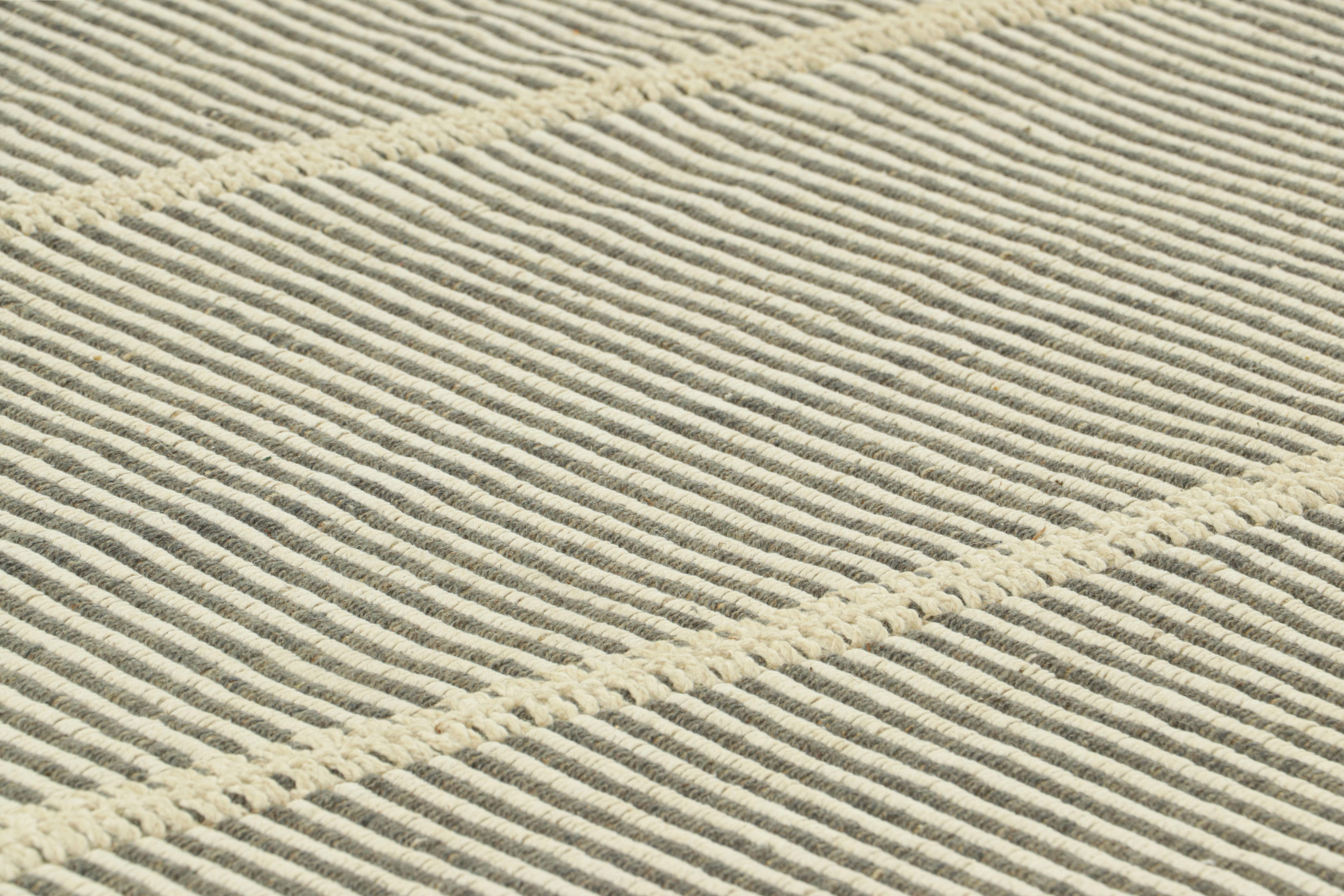 Handwoven in wool, this 8x10 Kilim is from an exciting new custom-capable flatweave collection by Rug & Kilim. 

On the Design: 

“Rez Kilim'' represents a contemporary homage to Turkish and Persian panel-weaving styles in a textural approach to