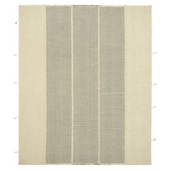 Rug & Kilim's Contemporary Kilim in White, Beige and Gray Textural Stripes (Kilim contemporain à rayures texturées blanches, beiges et grises)