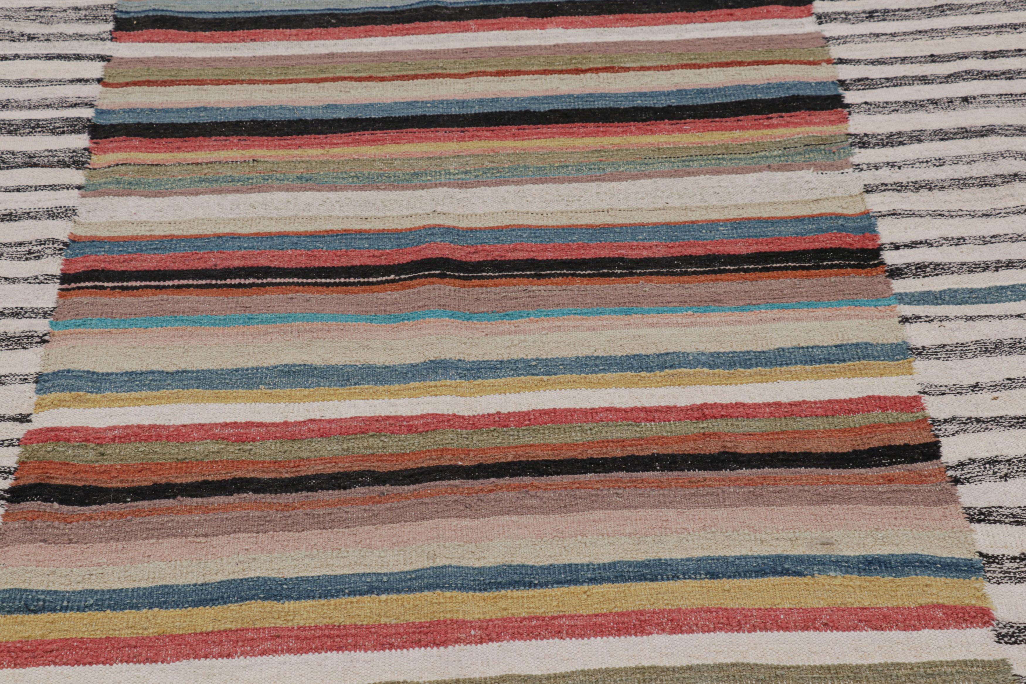 Rug & Kilim's Contemporary Kilim in Weiß mit polychromen Streifen und Paneelen im Zustand „Neu“ im Angebot in Long Island City, NY