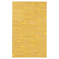 Kilim contemporáneo de Rug & Kilim en rayas y geometría amarillas y beige-marrón