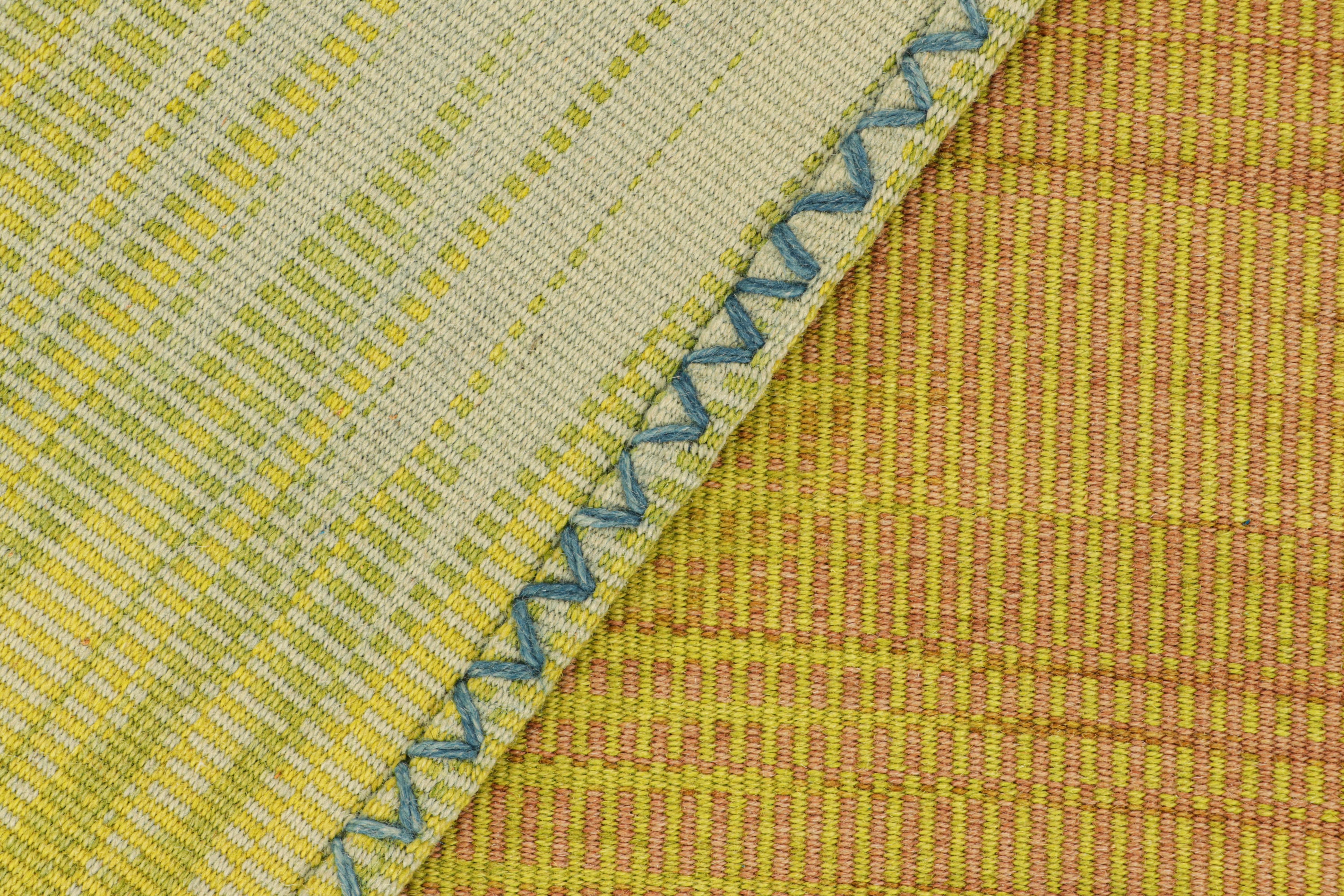Rug & Kilim's Contemporary Kilim in Gelb, Blau und Rosa Streifen und Mustern (21. Jahrhundert und zeitgenössisch) im Angebot