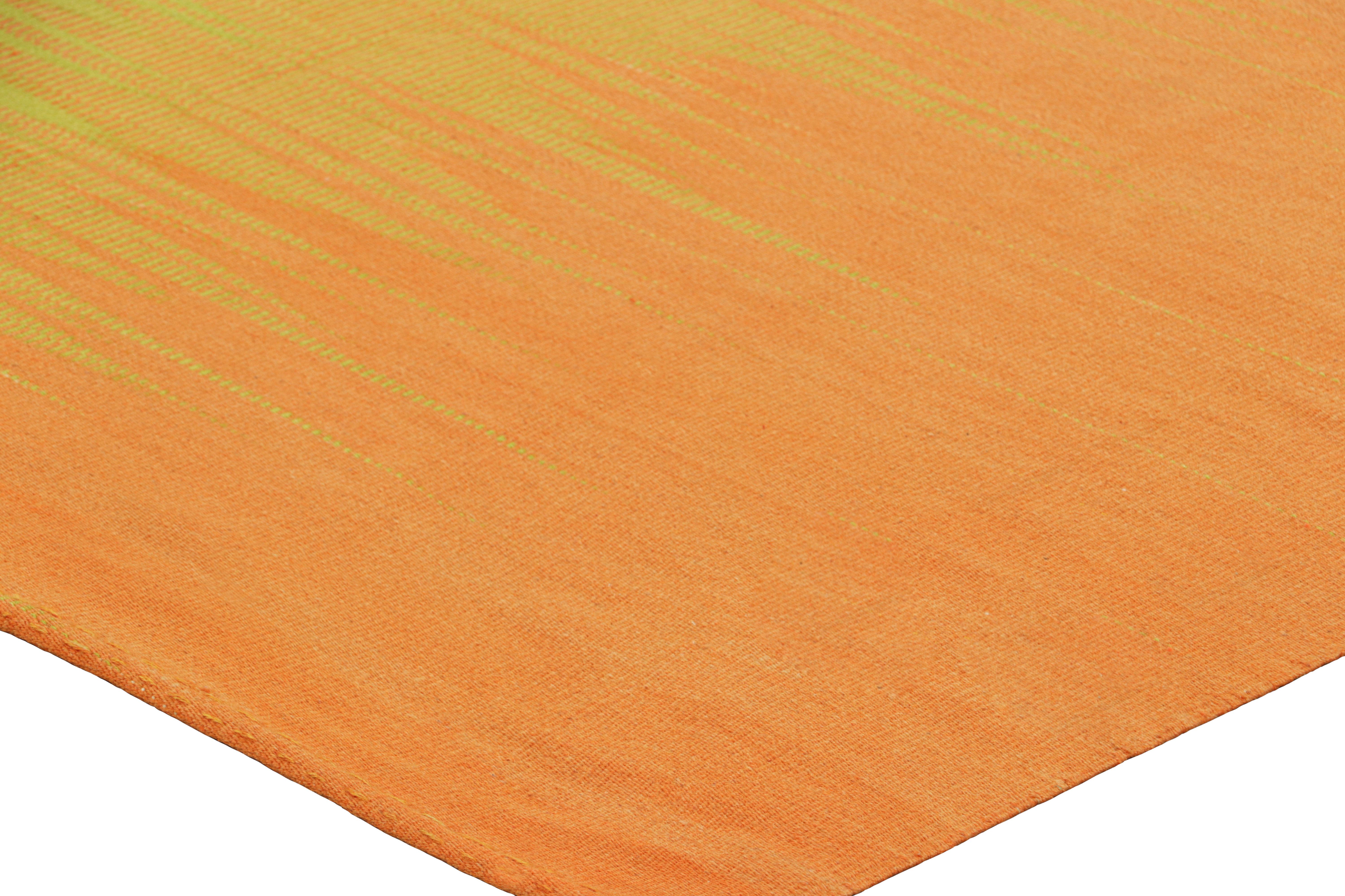 Rug & Kilim's Contemporary Kilim in Yellow & Orange Stripes & Geometric Patterns (Kilim contemporain à rayures et motifs géométriques jaunes et orange) Neuf - En vente à Long Island City, NY